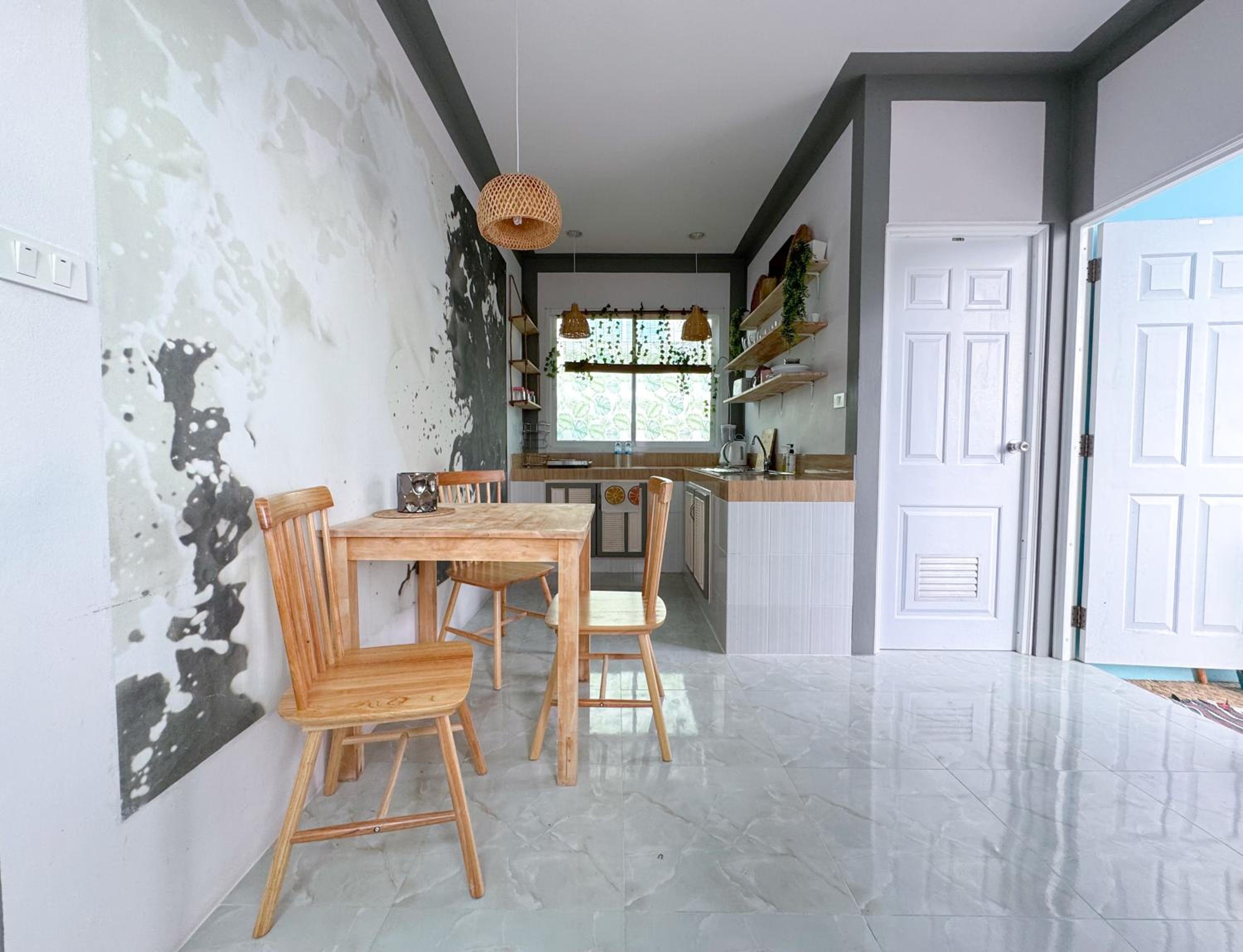Family Suite with Balcony - Photo 15