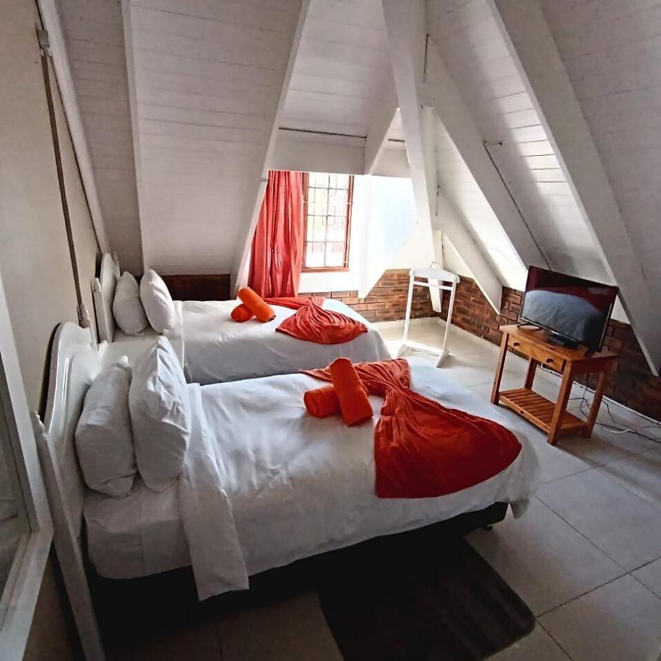 Standard Twin Room photo 3