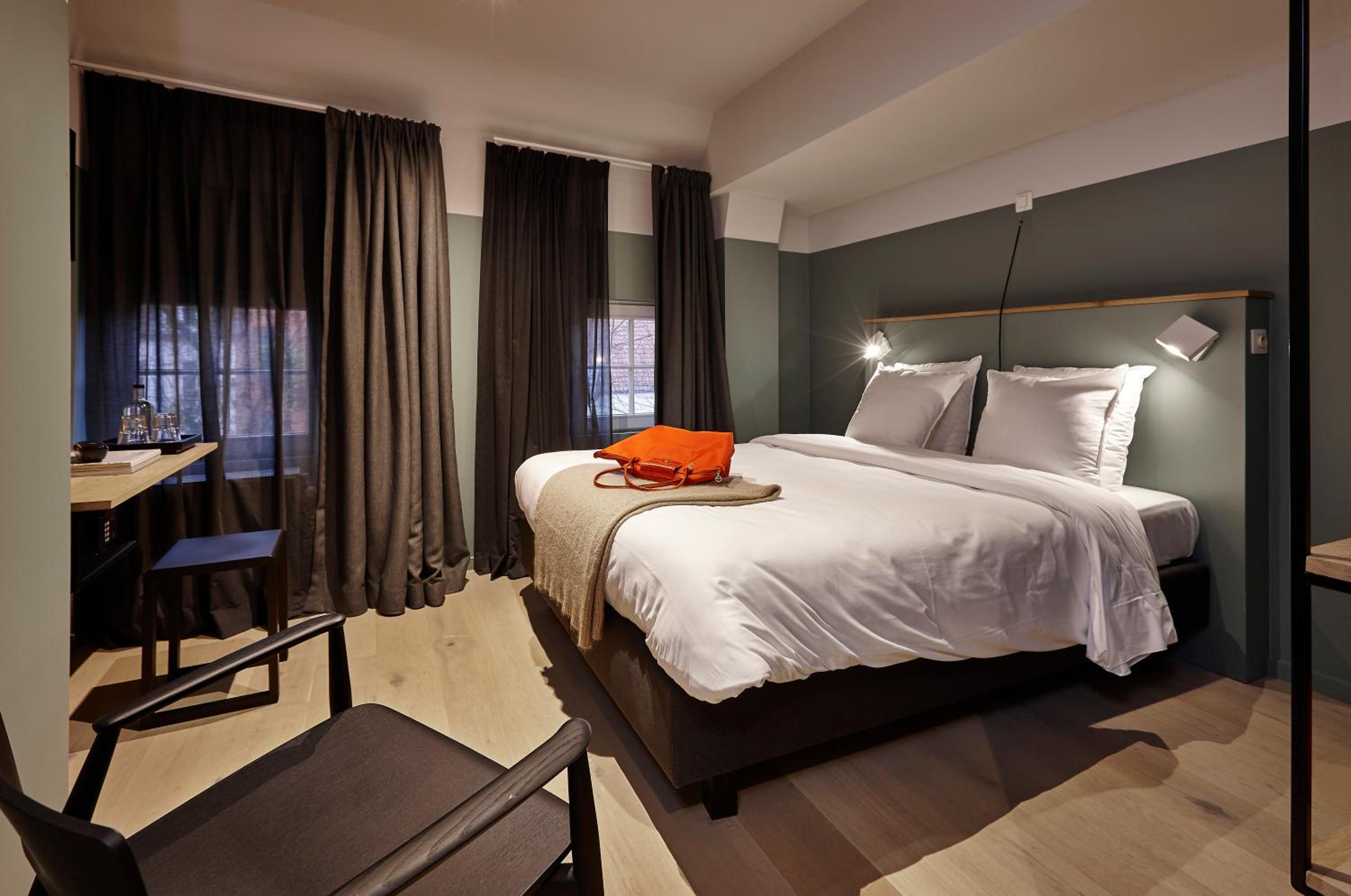 Standard Double Room with Canal View - Photo 5