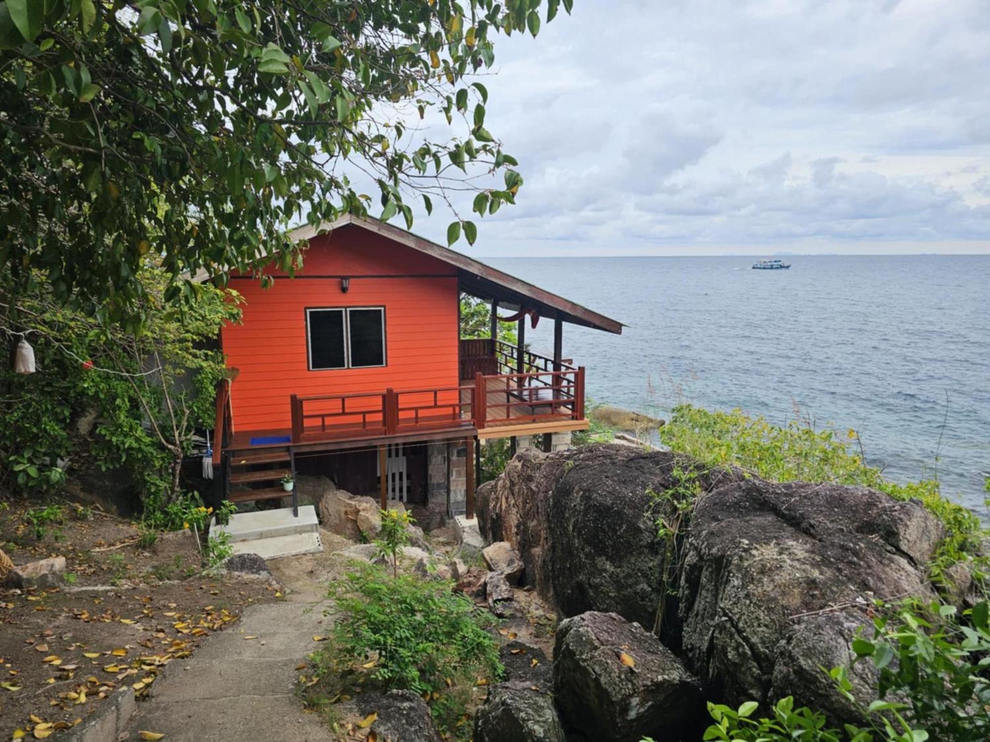 Deluxe Bungalow with Sea View photo 3