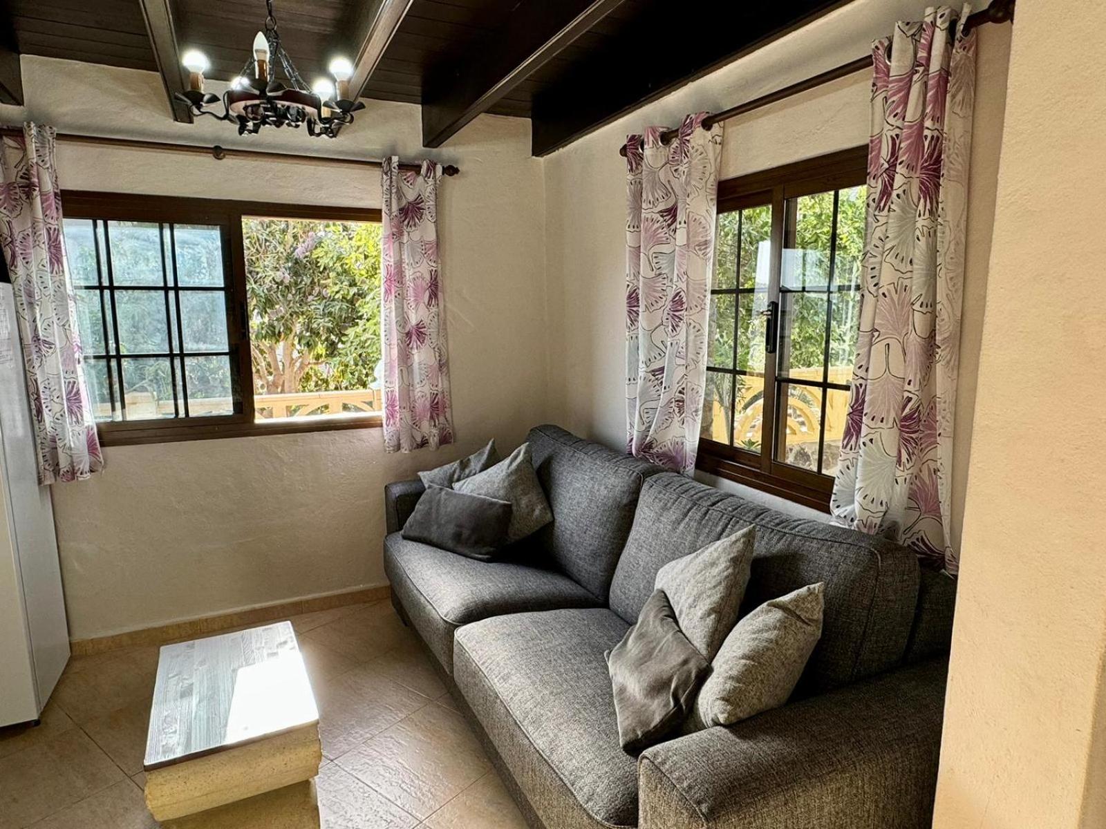 Apartamento de Dos Habitaciones con Terraza