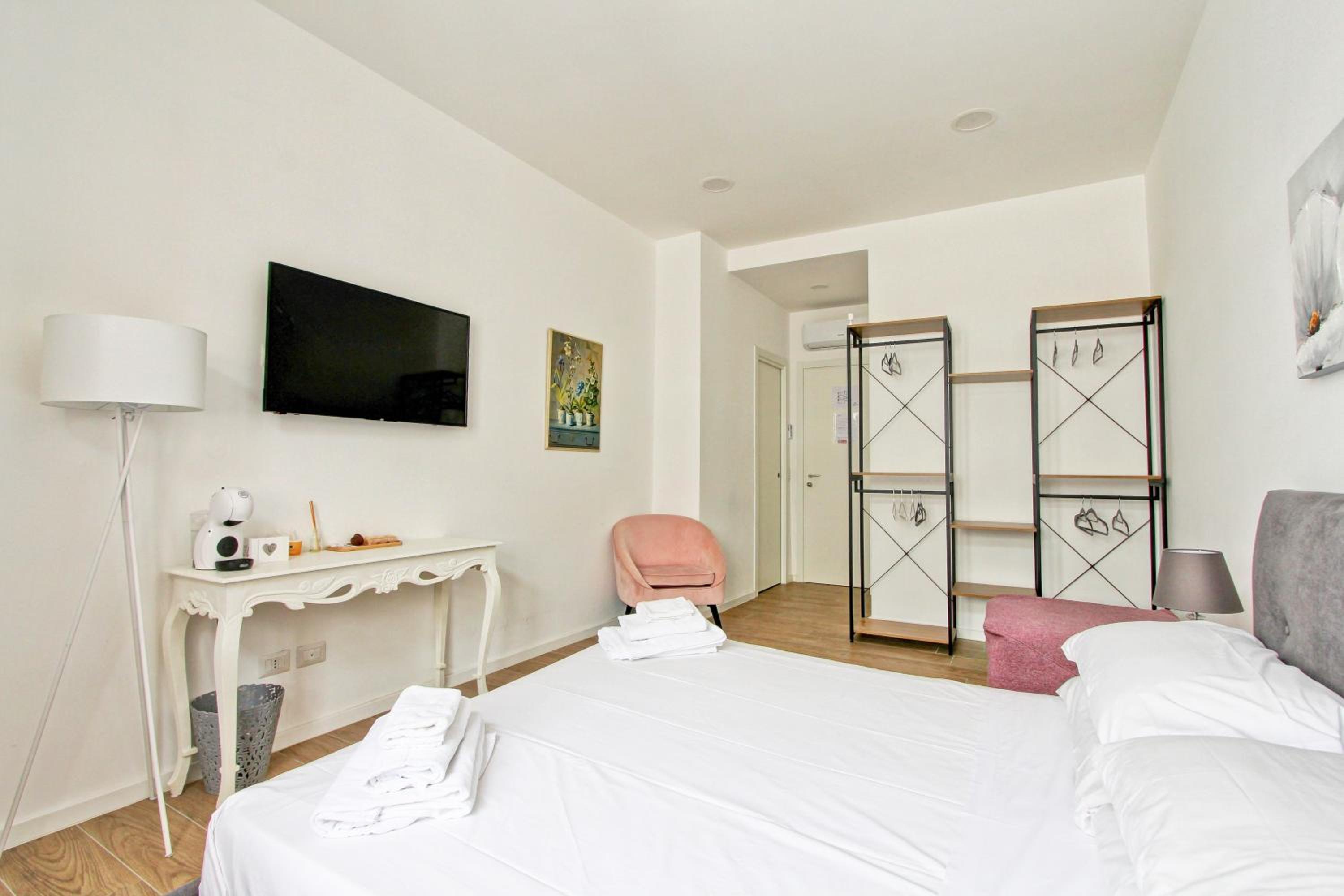 Family Room with Private Bathroom photo 3