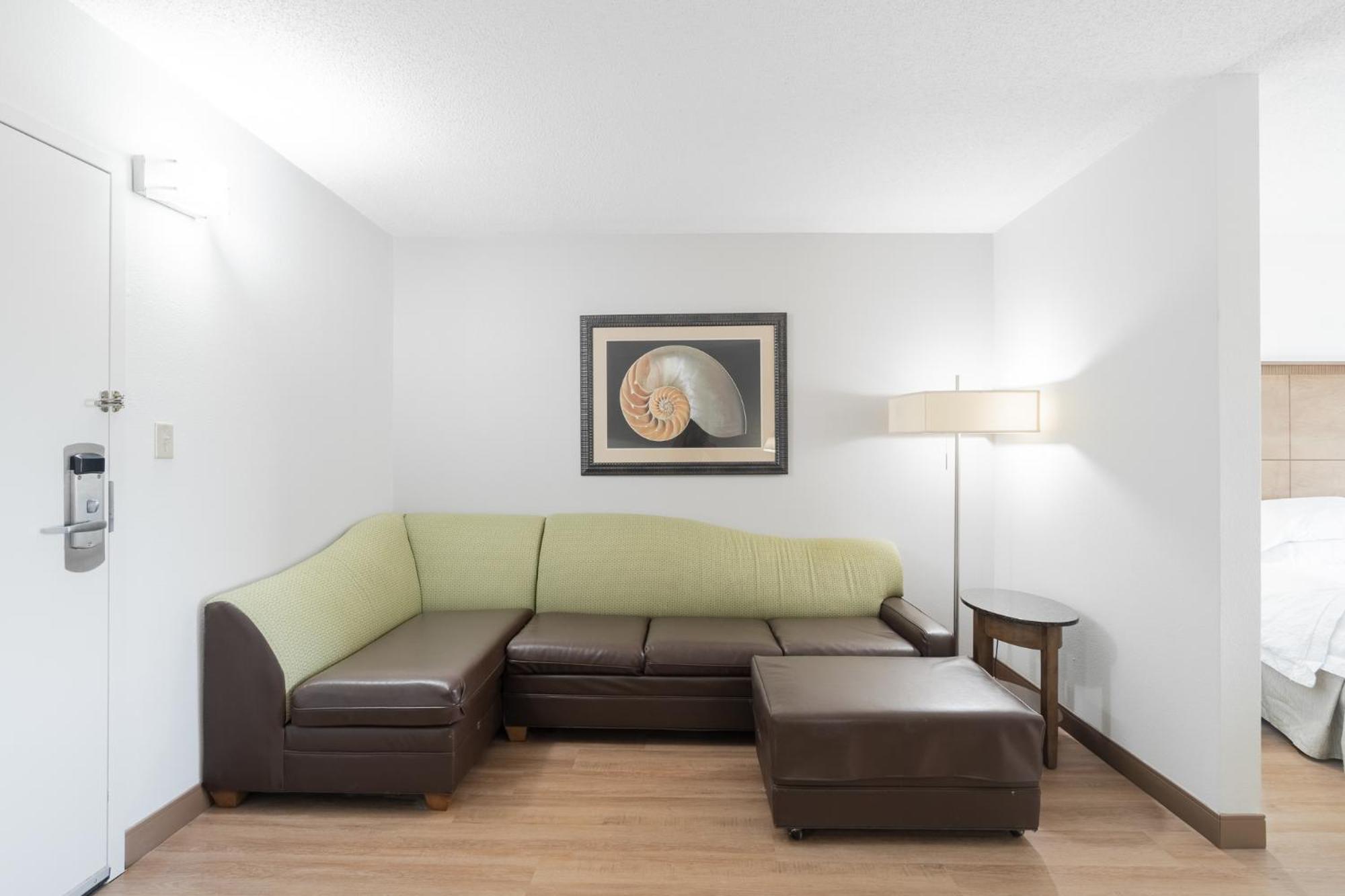 Double Room with Two Double Beds - Non-Smoking - Photo 4