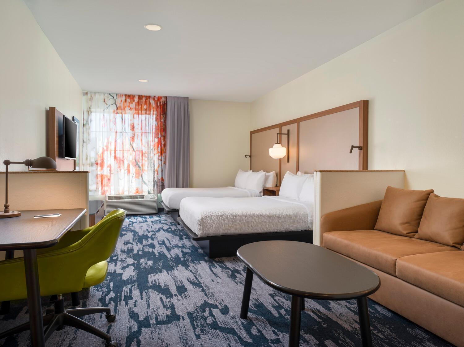 Deluxe Queen Room with Two Queen and One Sofa Bed photo 3