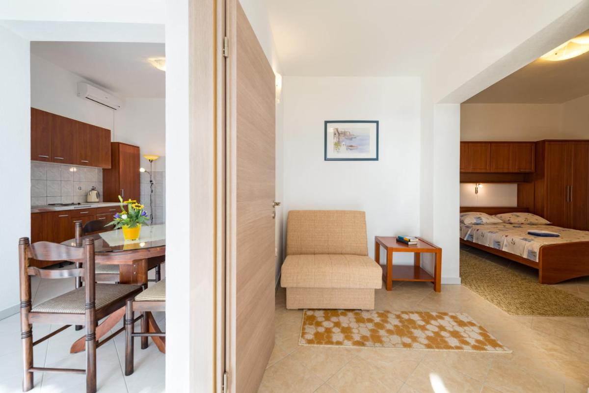 Apartment with Terrace photo 3