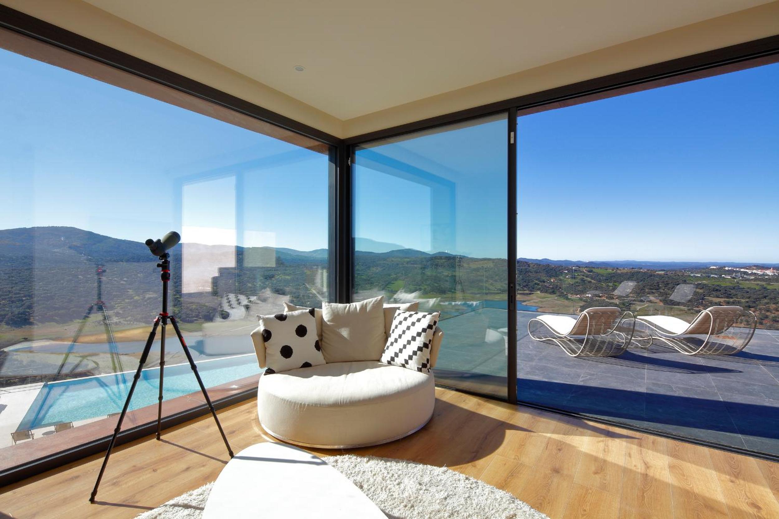 Executive Suite - Photo 2