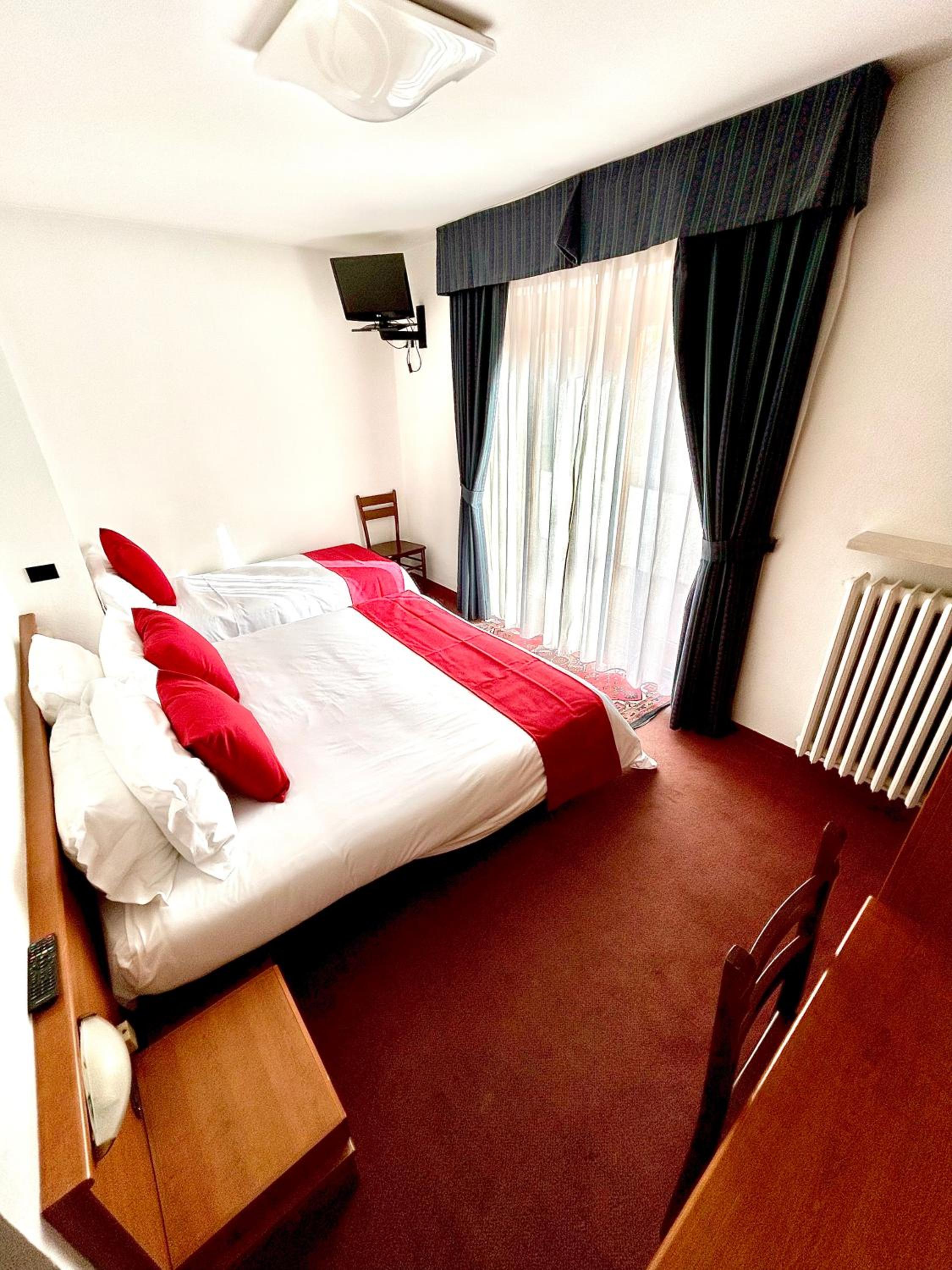 Double or Twin Room photo 2