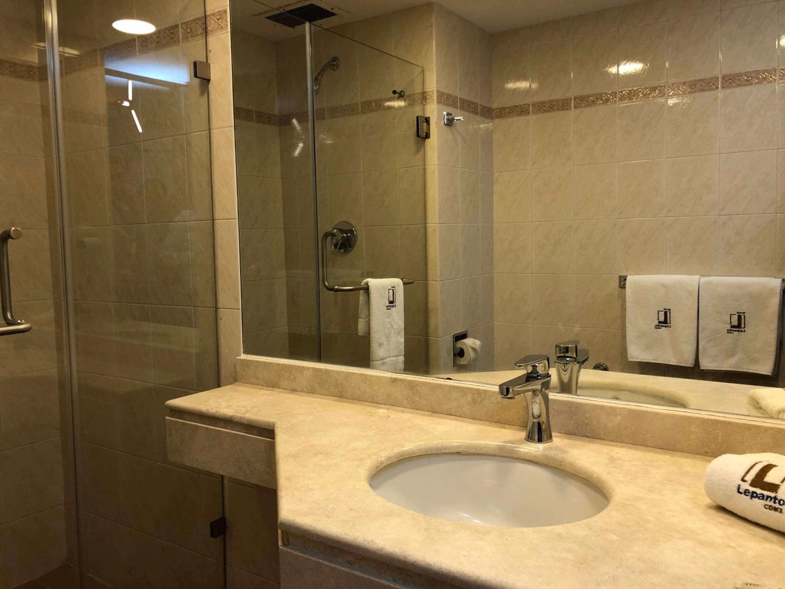 Deluxe Room - Photo 5