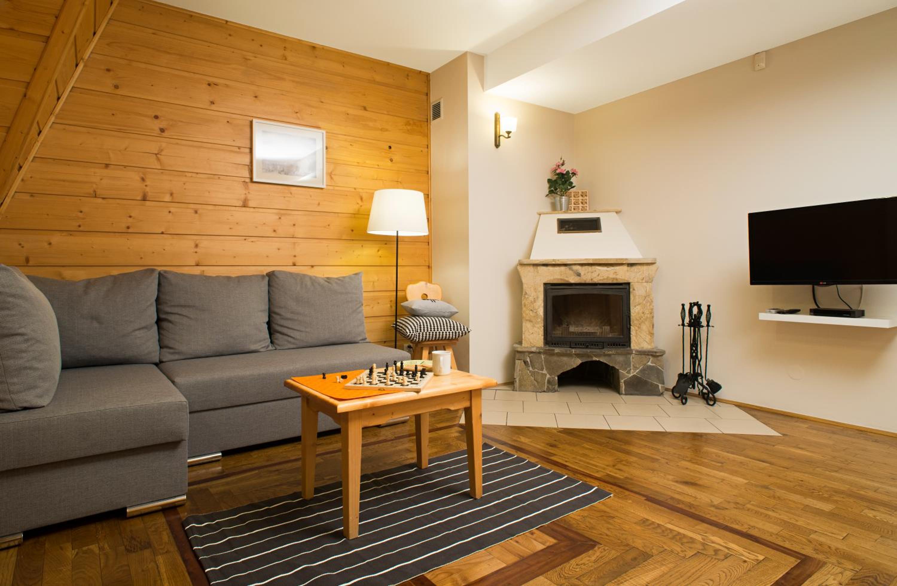 One-Bedroom Apartment with Fireplace