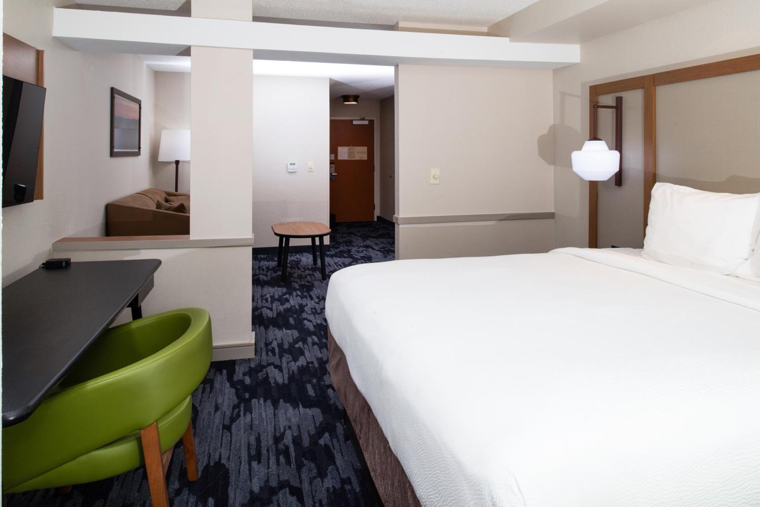 Executive Suite, 1 King, Sofa bed (Hearing Accessible) - Photo 4