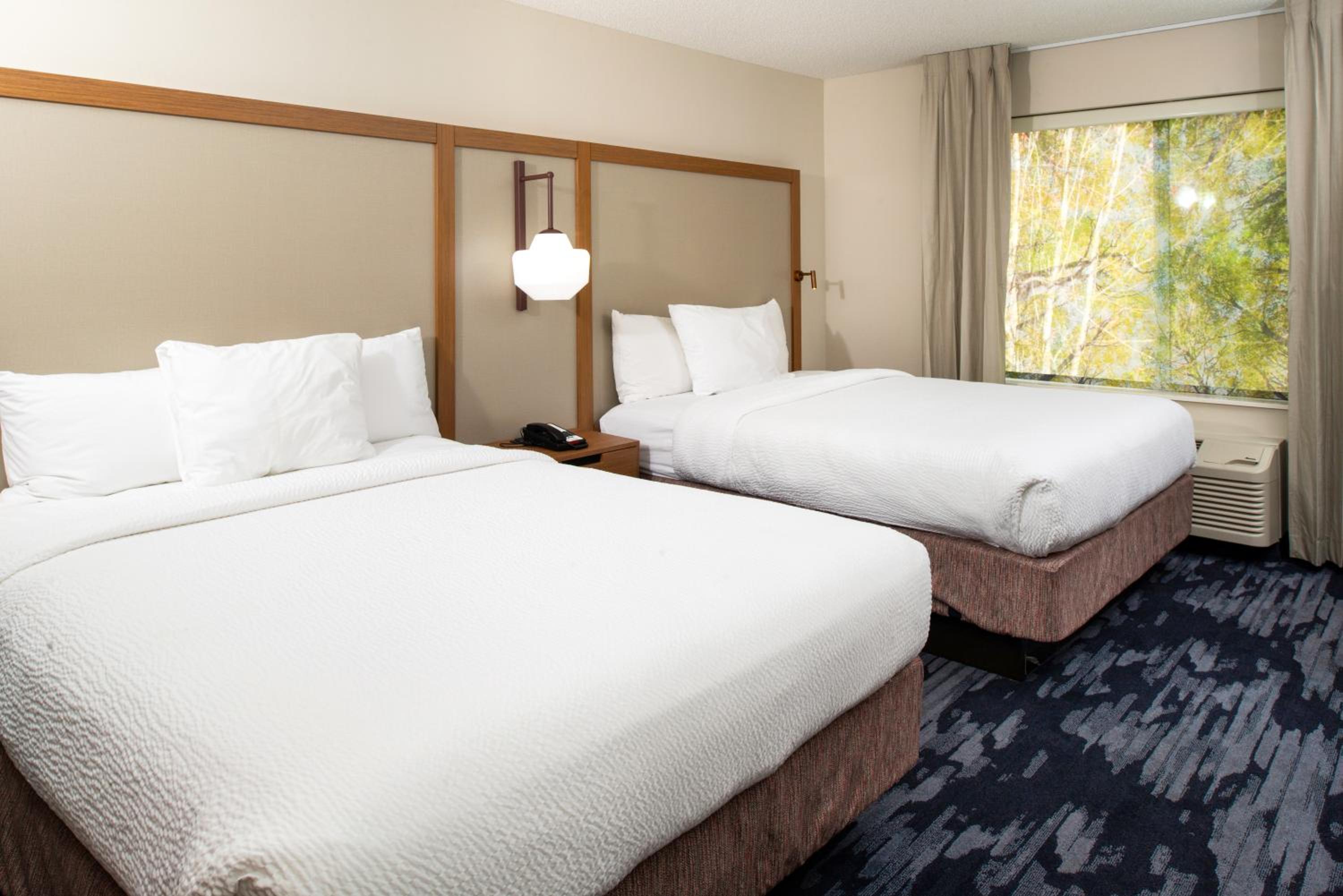 Queen Room with Two Queen Beds and Adapted Tub - Mobility and Hearing Accessible - Photo 3