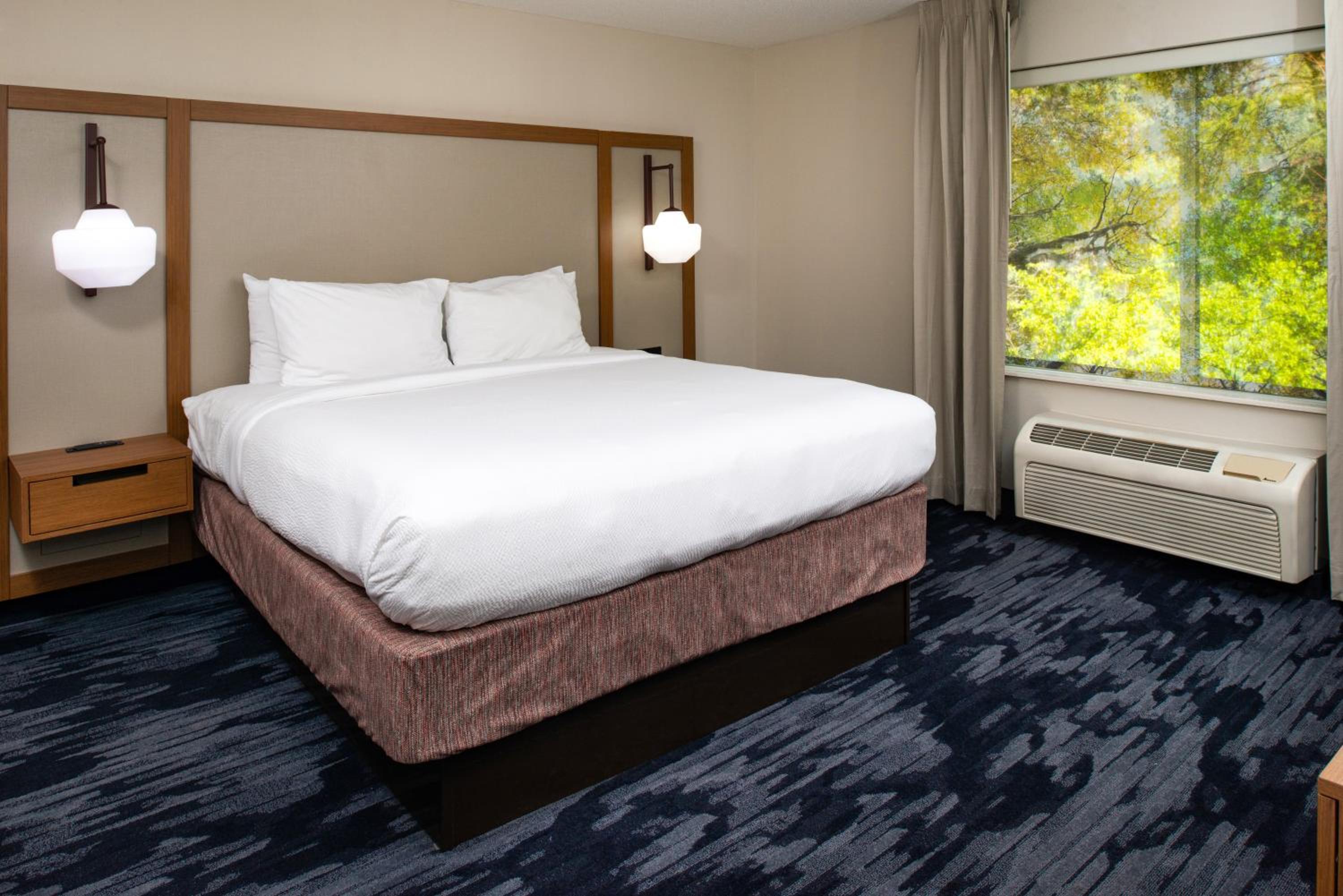 King Room with Roll-in Shower - Mobility and Hearing Accessible - Photo 1