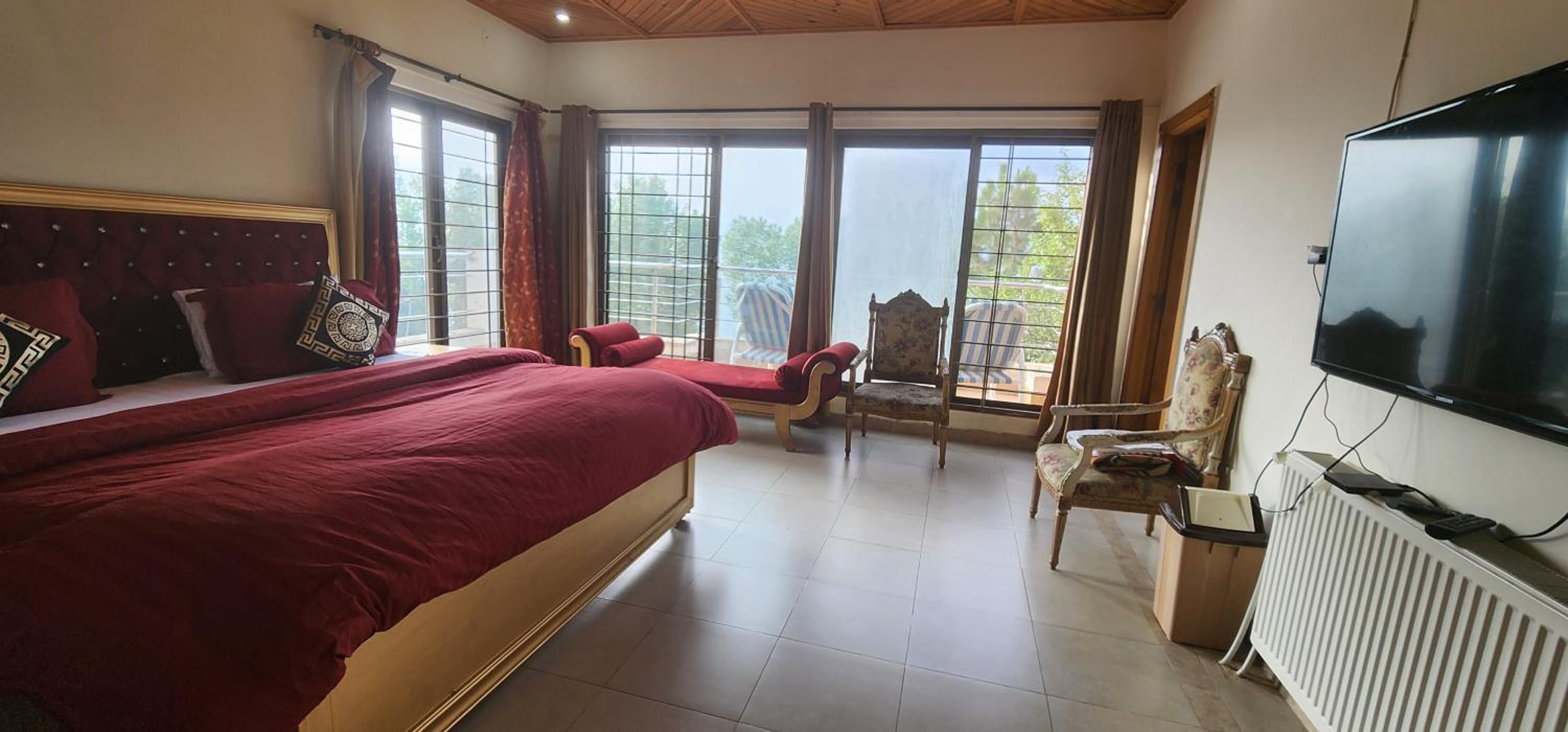 Four-Bedroom Vacation Home photo 2