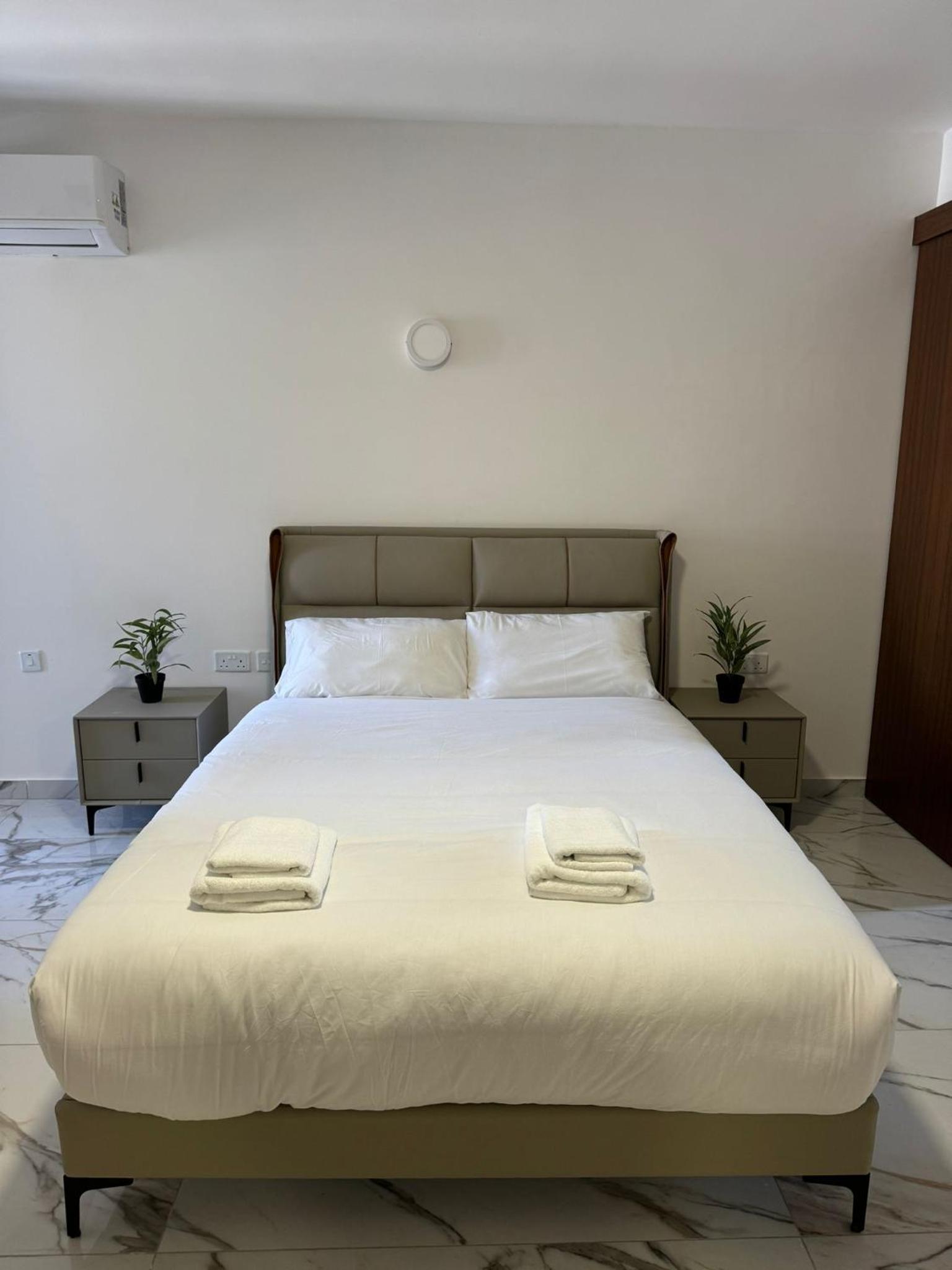 Two-Bedroom Deluxe Apartment with Balcony