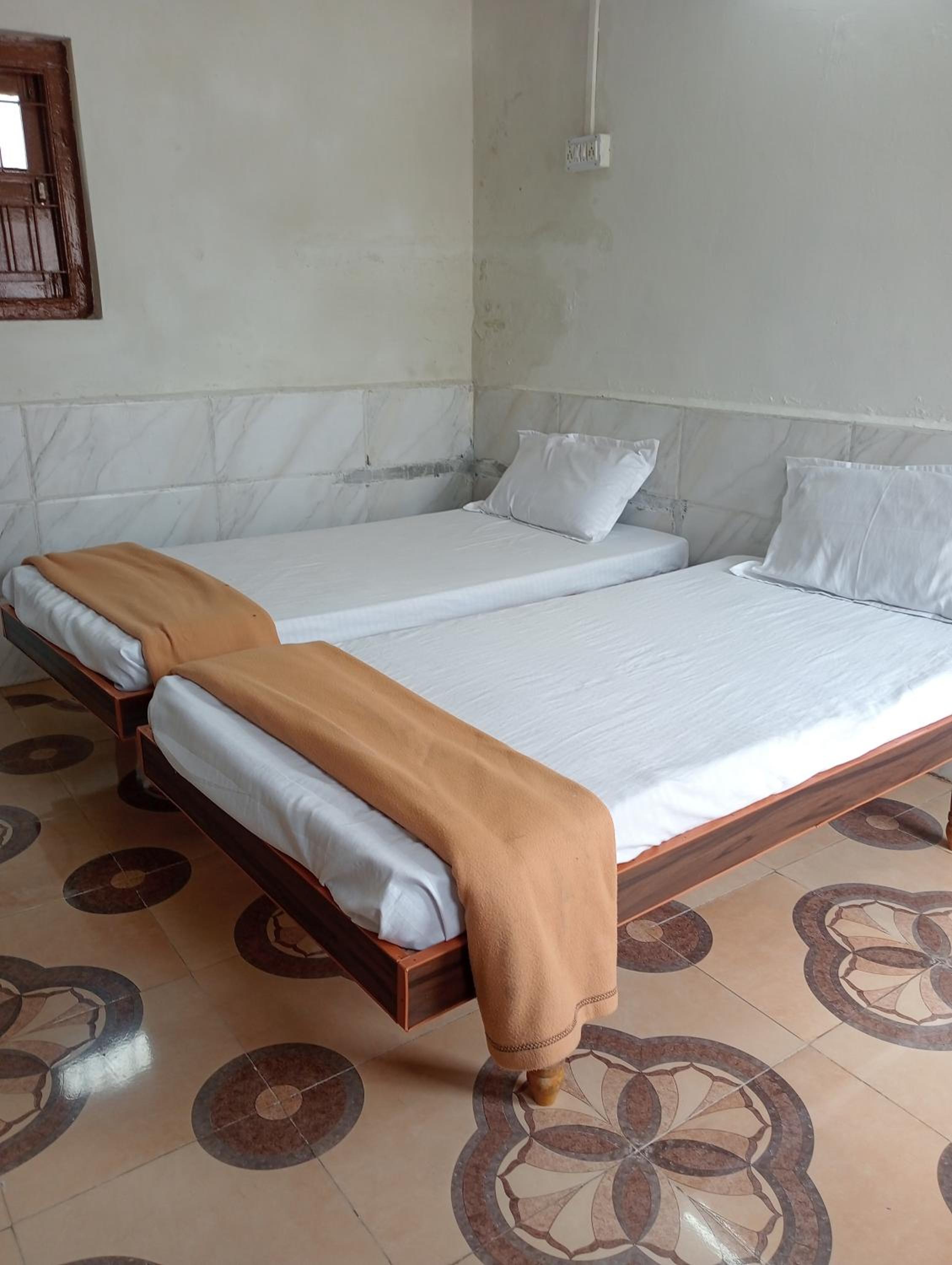Budget Double Room photo 2