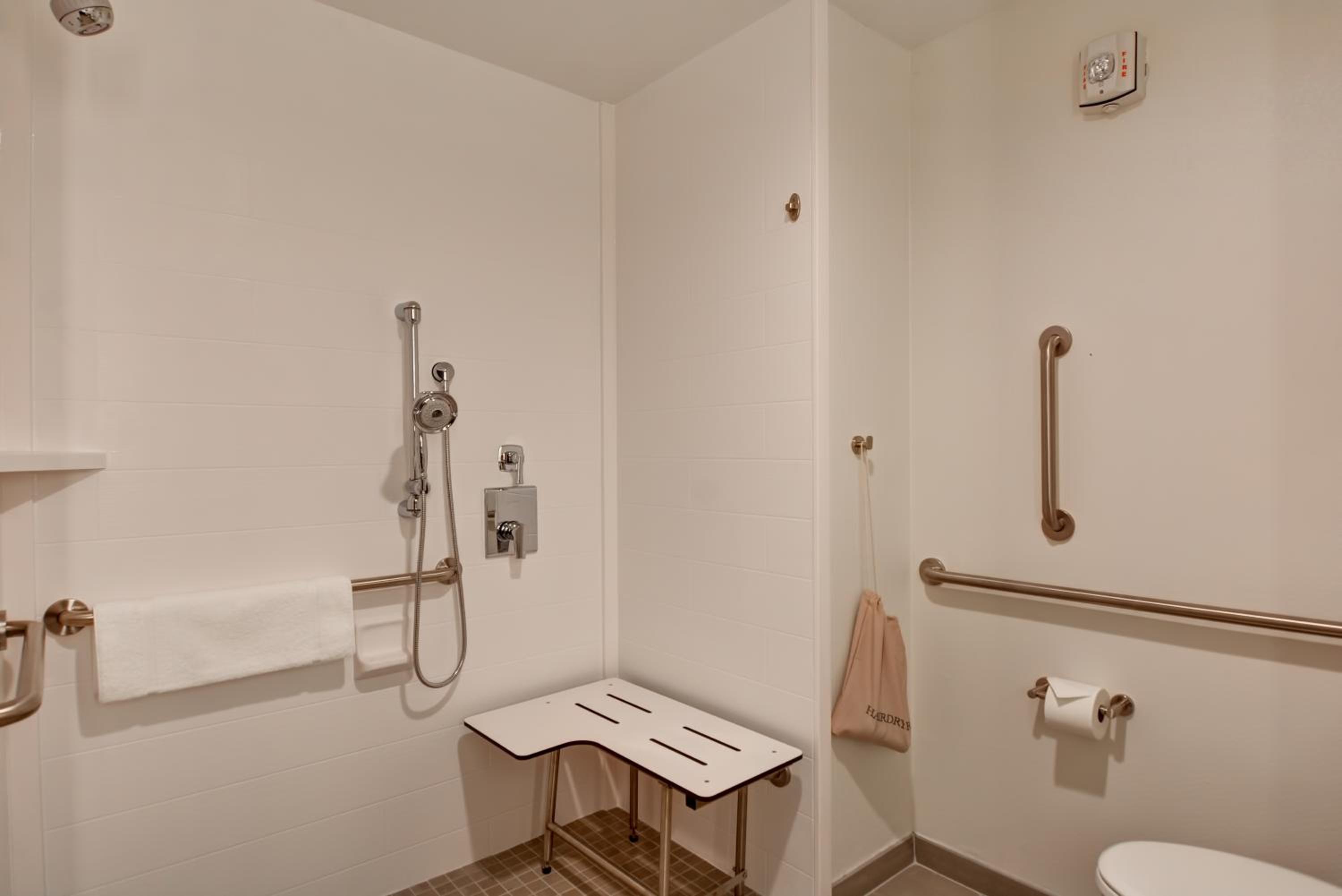 Queen Room with Two Queen Beds - Mobility Access - Photo 8