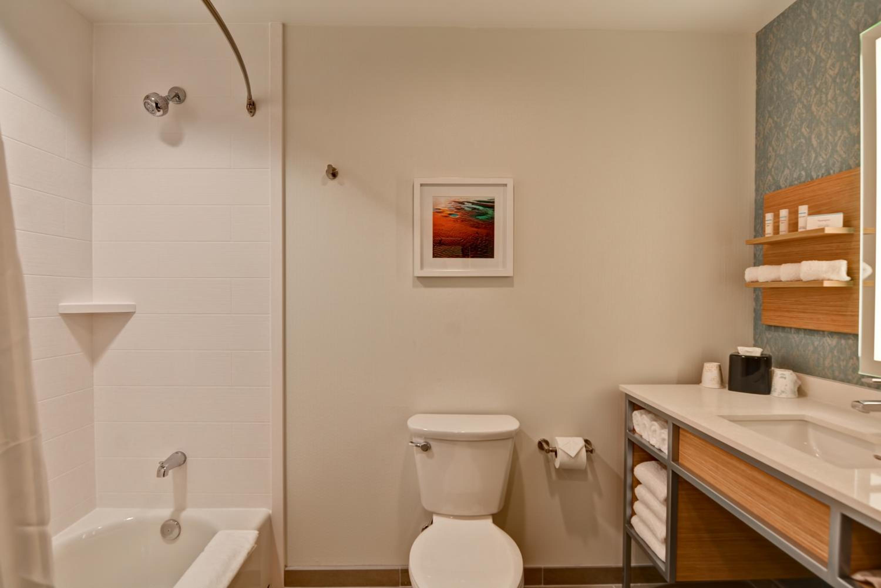 Queen Room with Two Queen Beds - Mobility Access - Photo 4