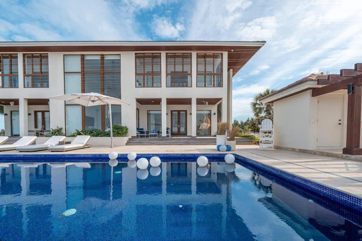 Villa photo 2
