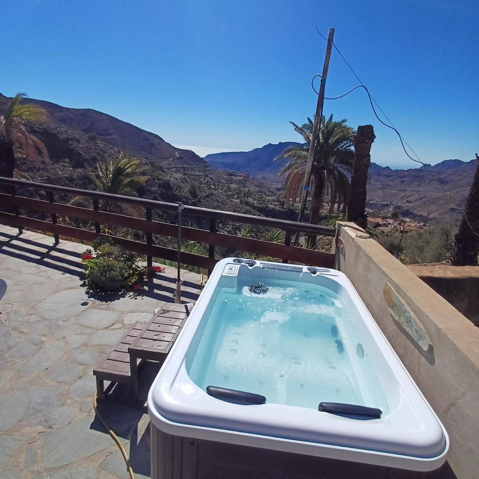 Bungalow with Patio and Hot tub photo 2