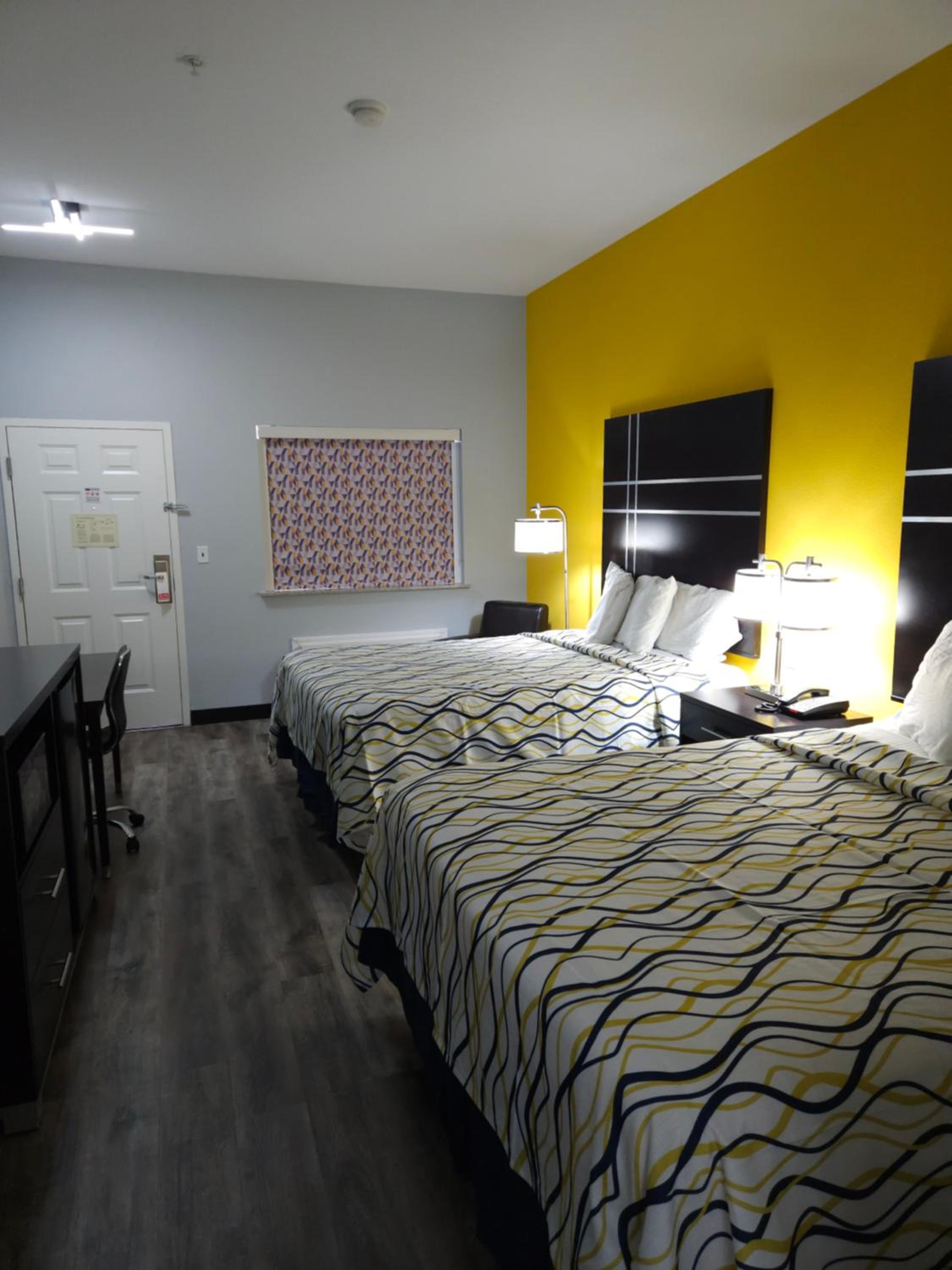Queen Room with Two Queen Beds Smoking photo 1