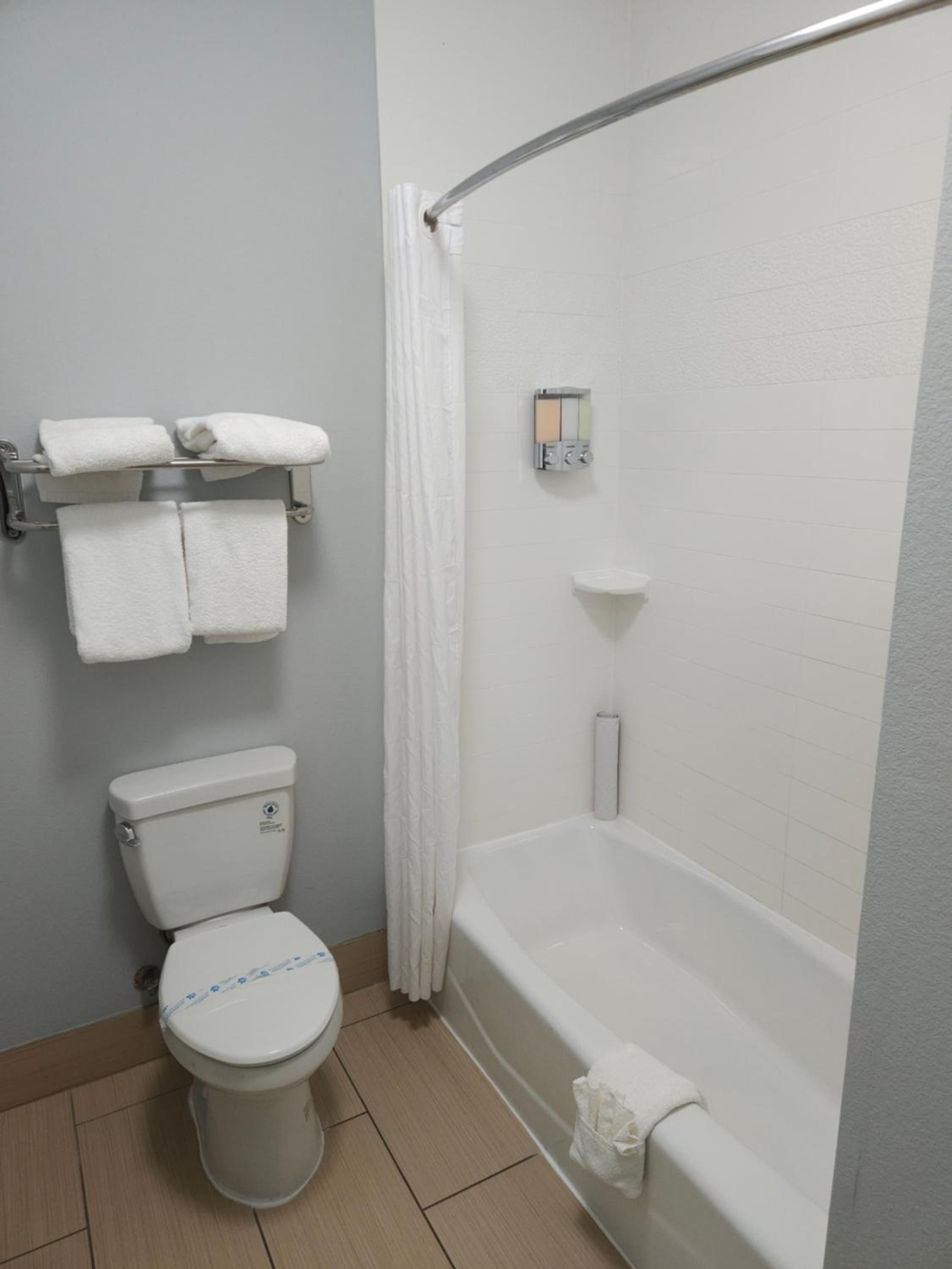 King Suite with Sofa Bed - Non-Smoking photo 3