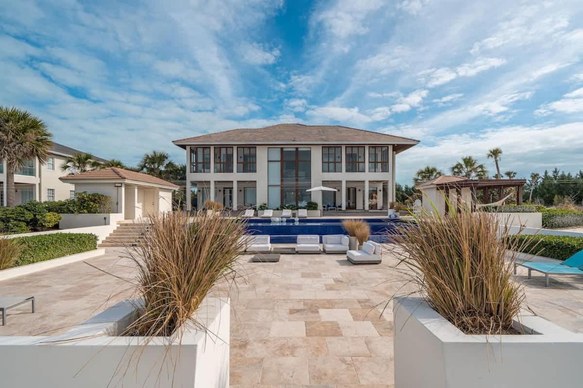 Villa photo 1