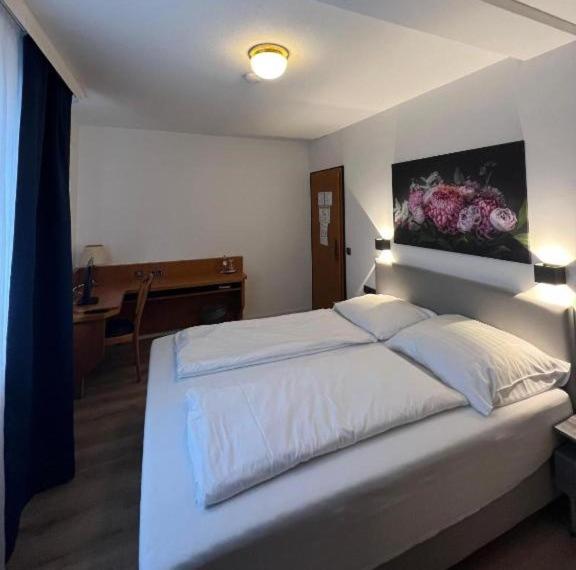 Double Room - Photo 9