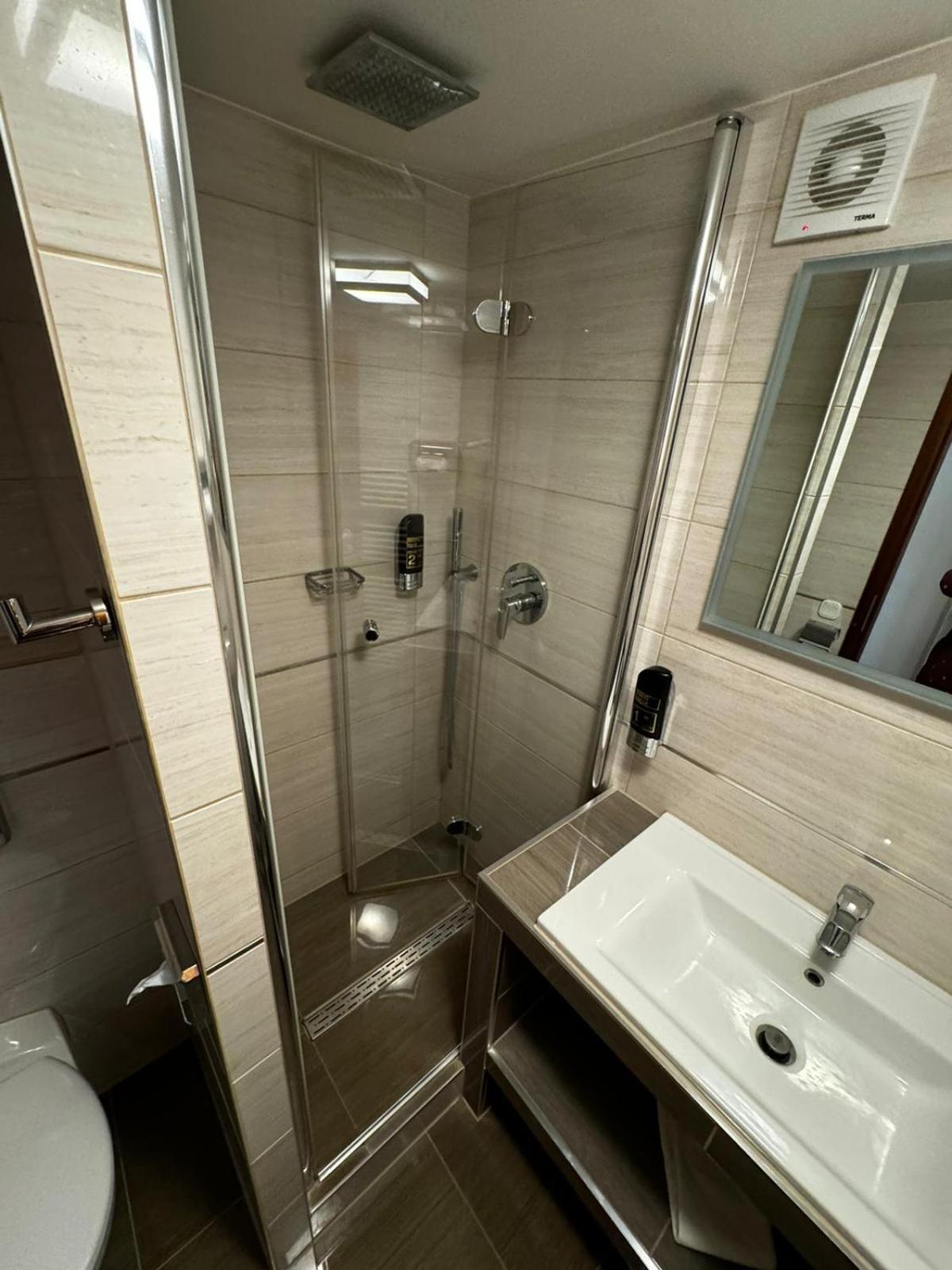 Double Room with Private Bathroom photo 3