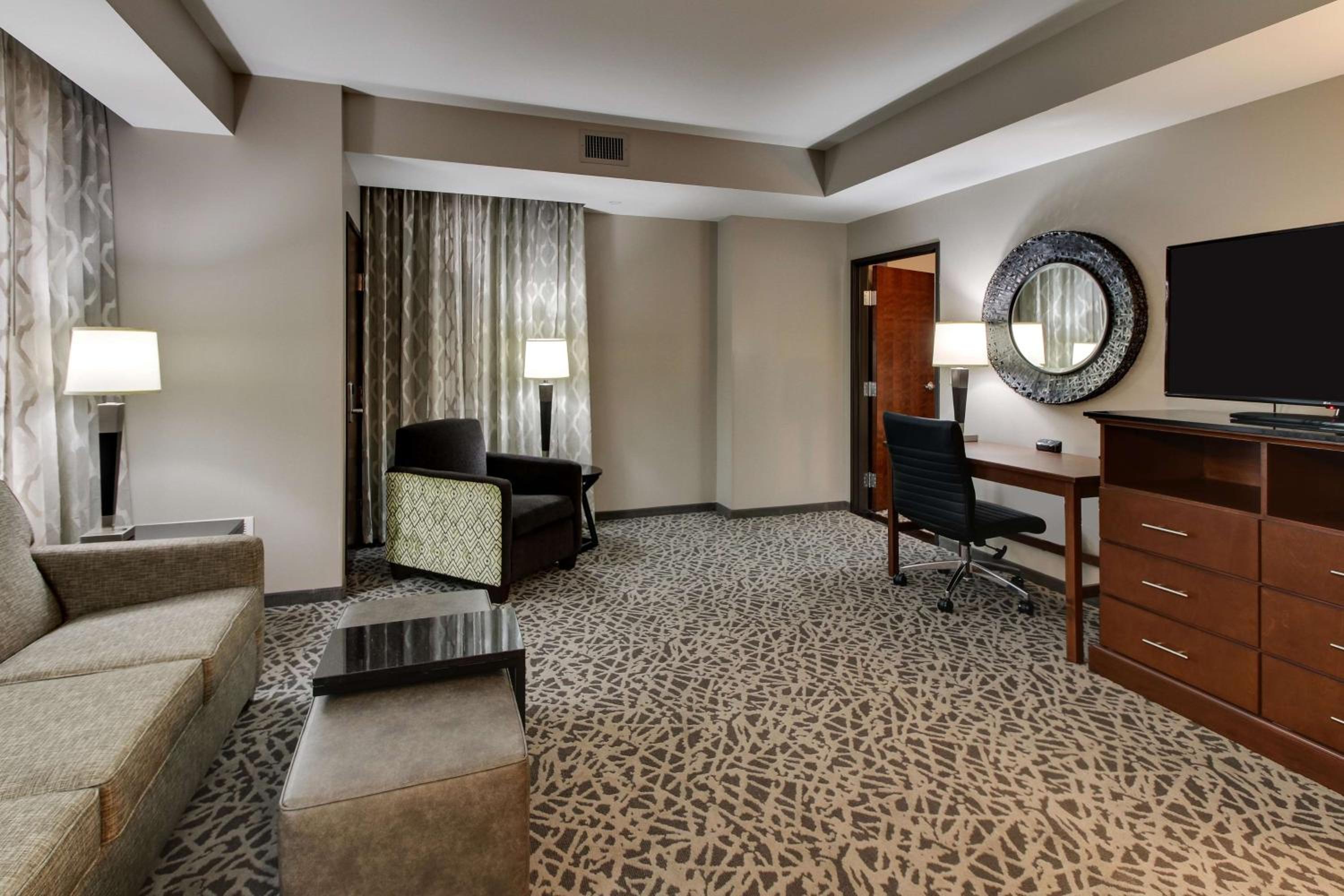 Queen Suite photo 1