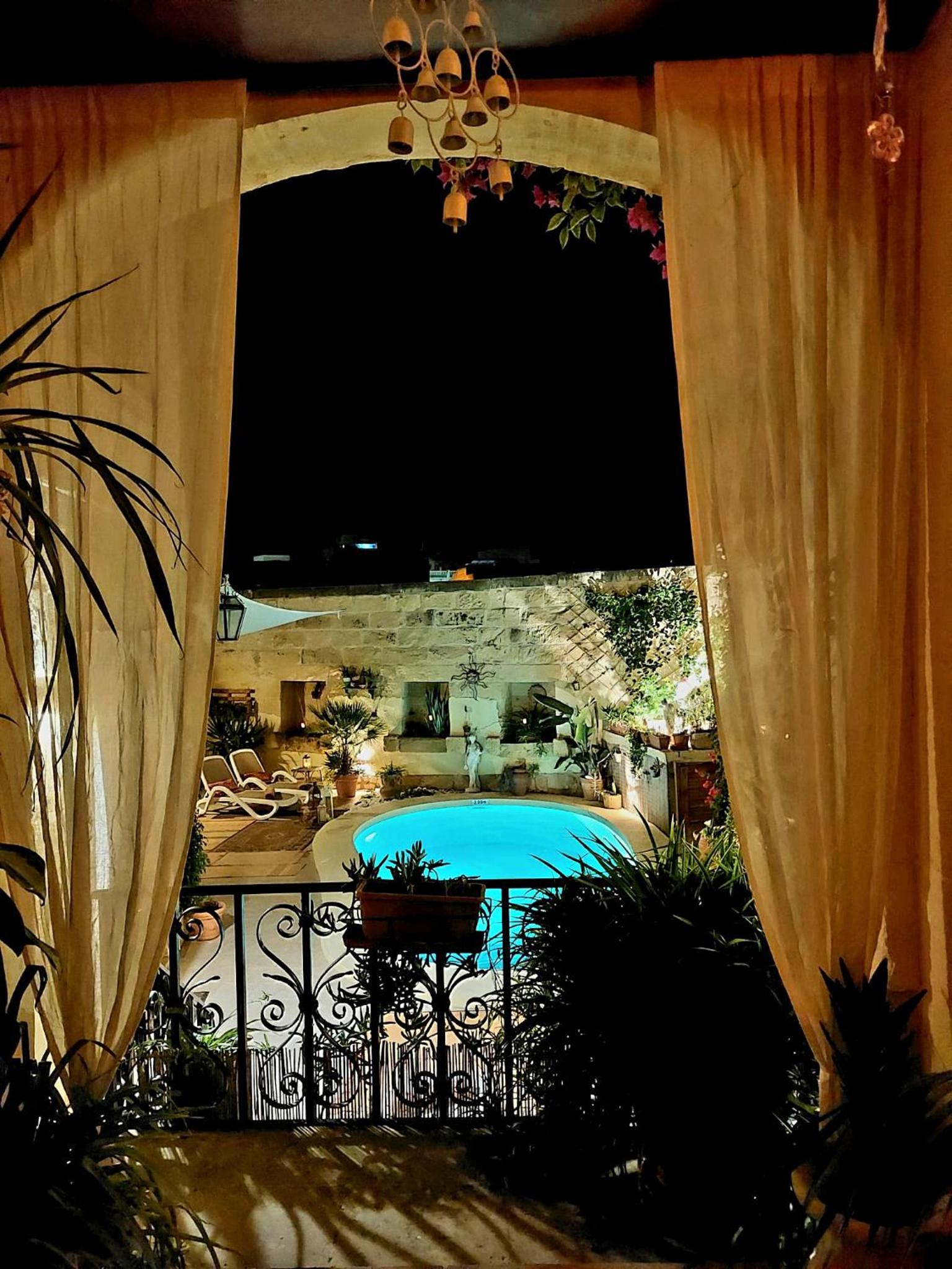 Deluxe Double Room with Shower - Photo 35