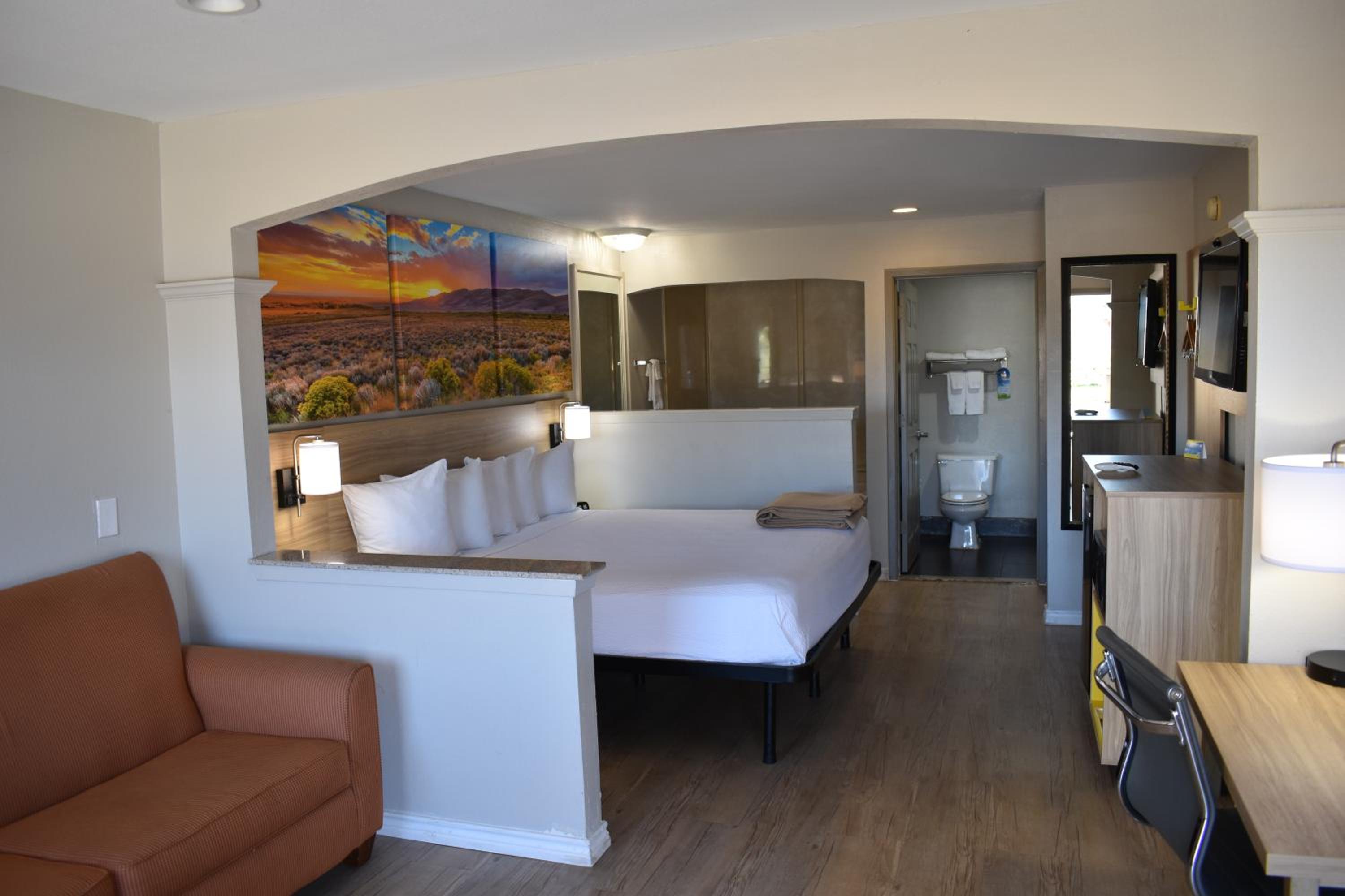 King Studio Suite - Non-Smoking - Photo 6