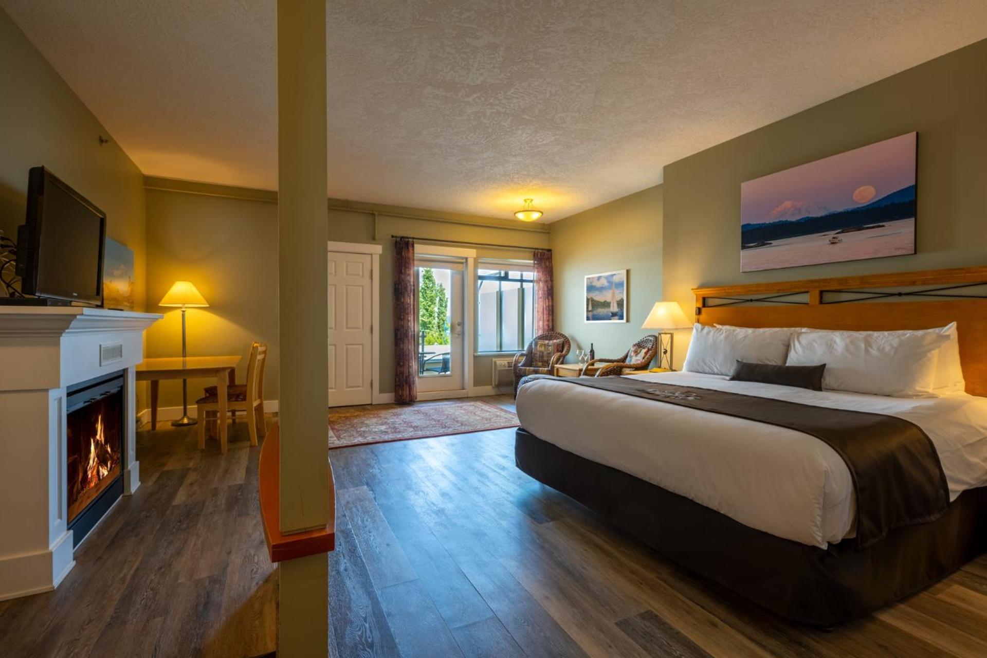 Deluxe King Suite