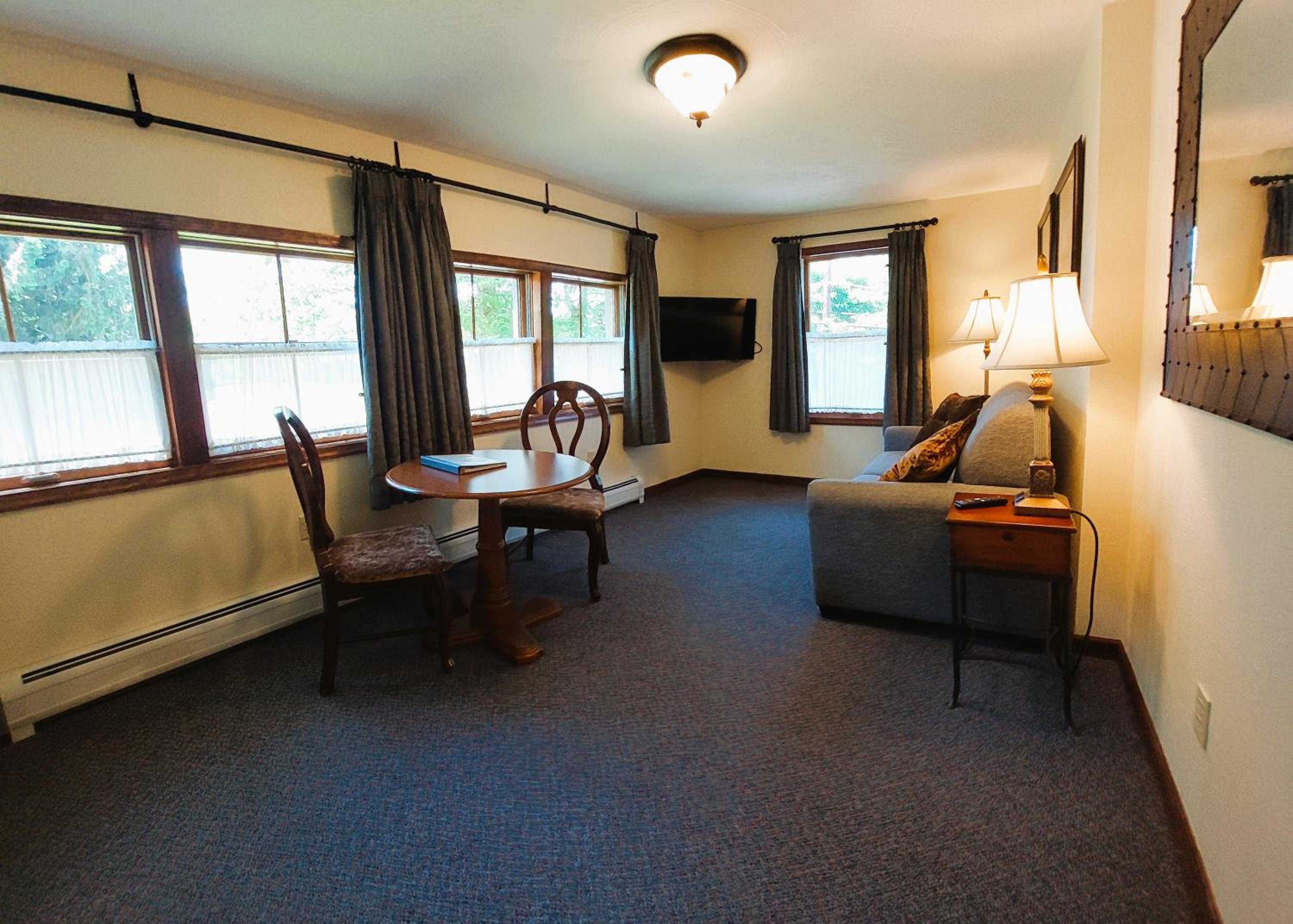 King Suite with Sofabed - Photo 3