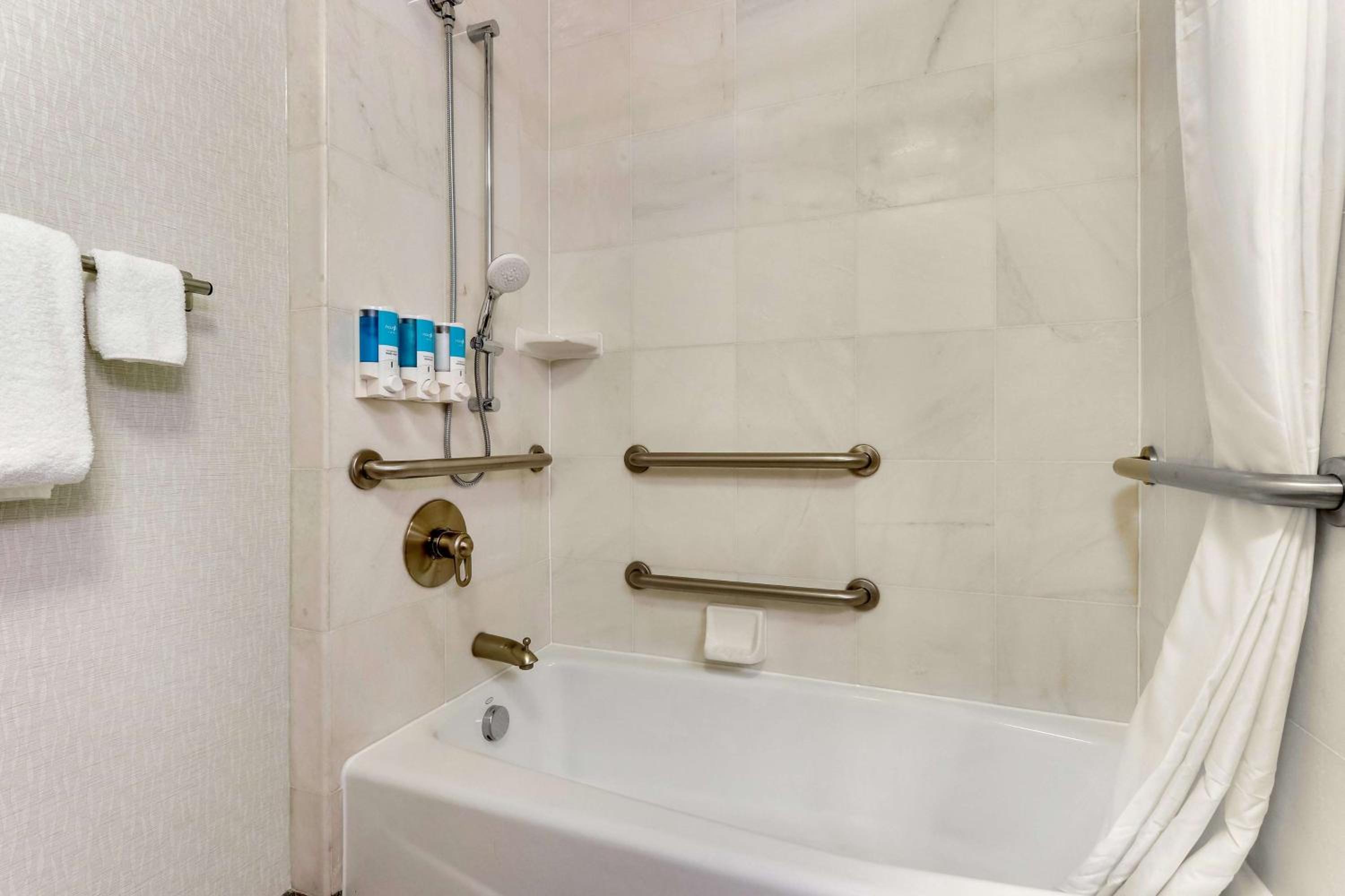 Deluxe King Meeting Room, 2 Rooms - Accessible, Tub photo 2