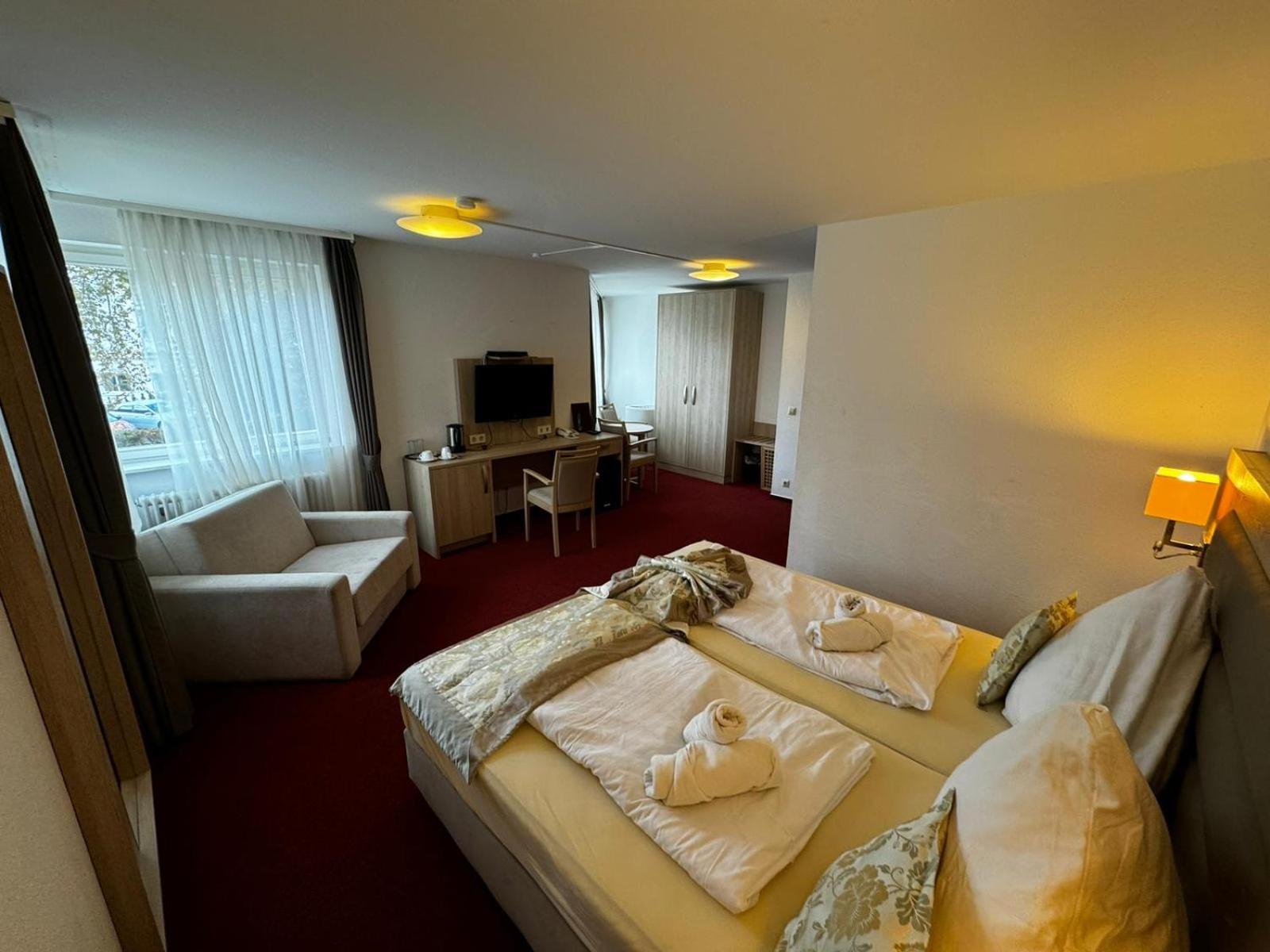 Deluxe Double Room (2 Adults + 1 Child) photo 1