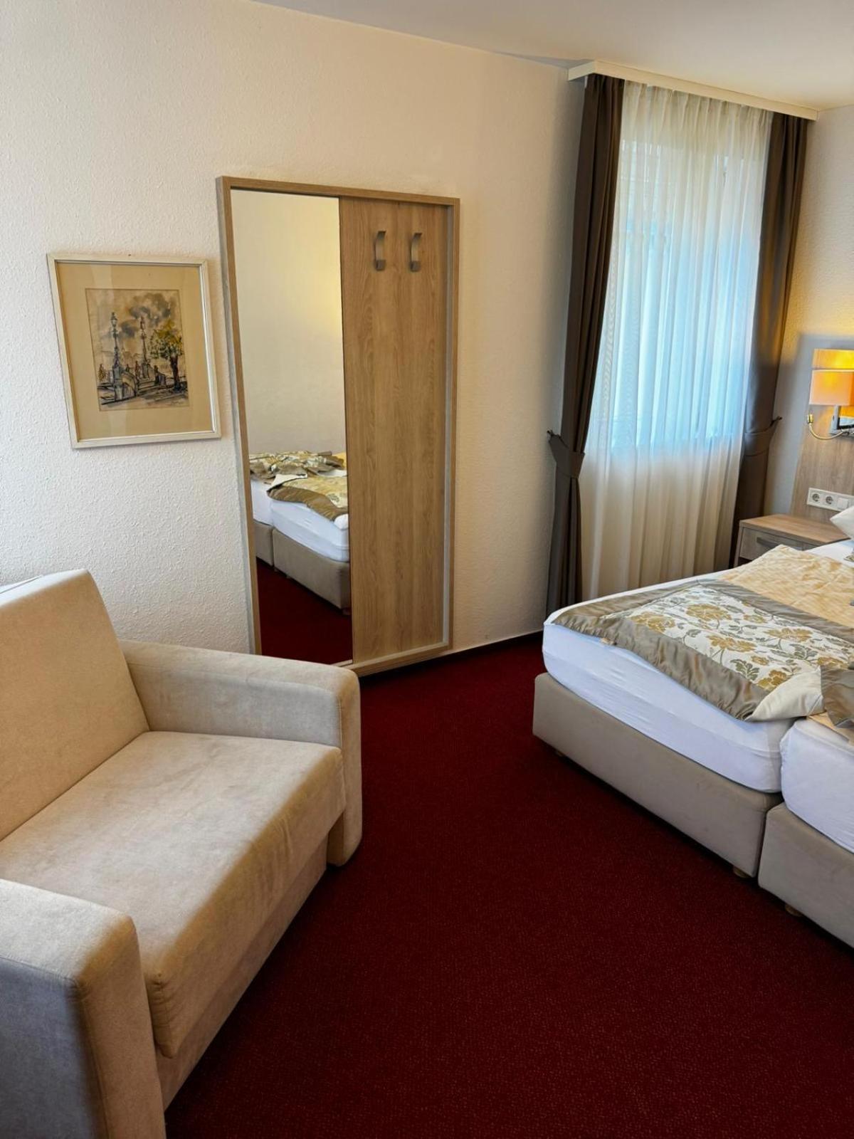 Deluxe Double Room (2 Adults + 1 Child) photo 2
