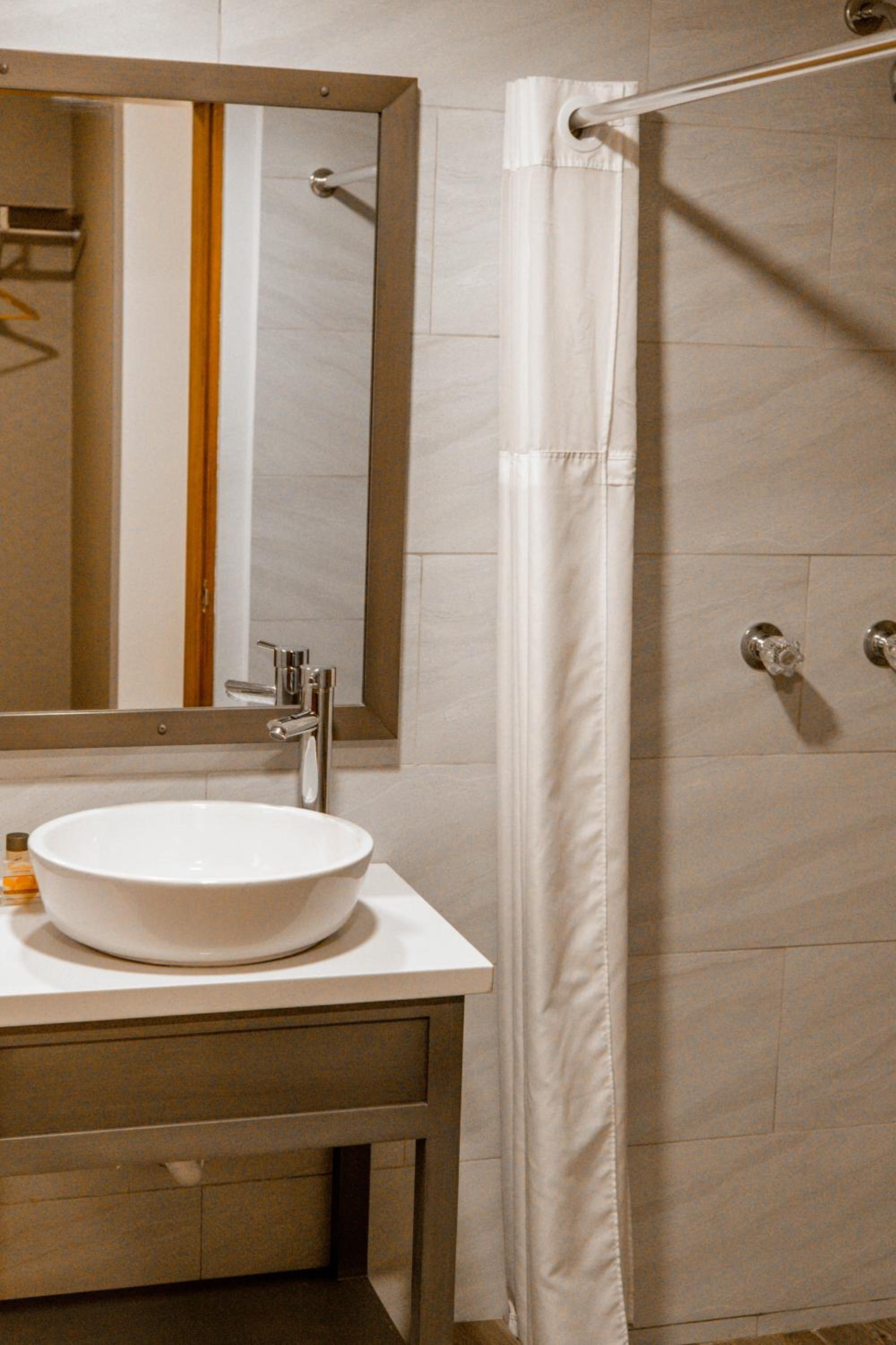 Deluxe King Suite photo 3