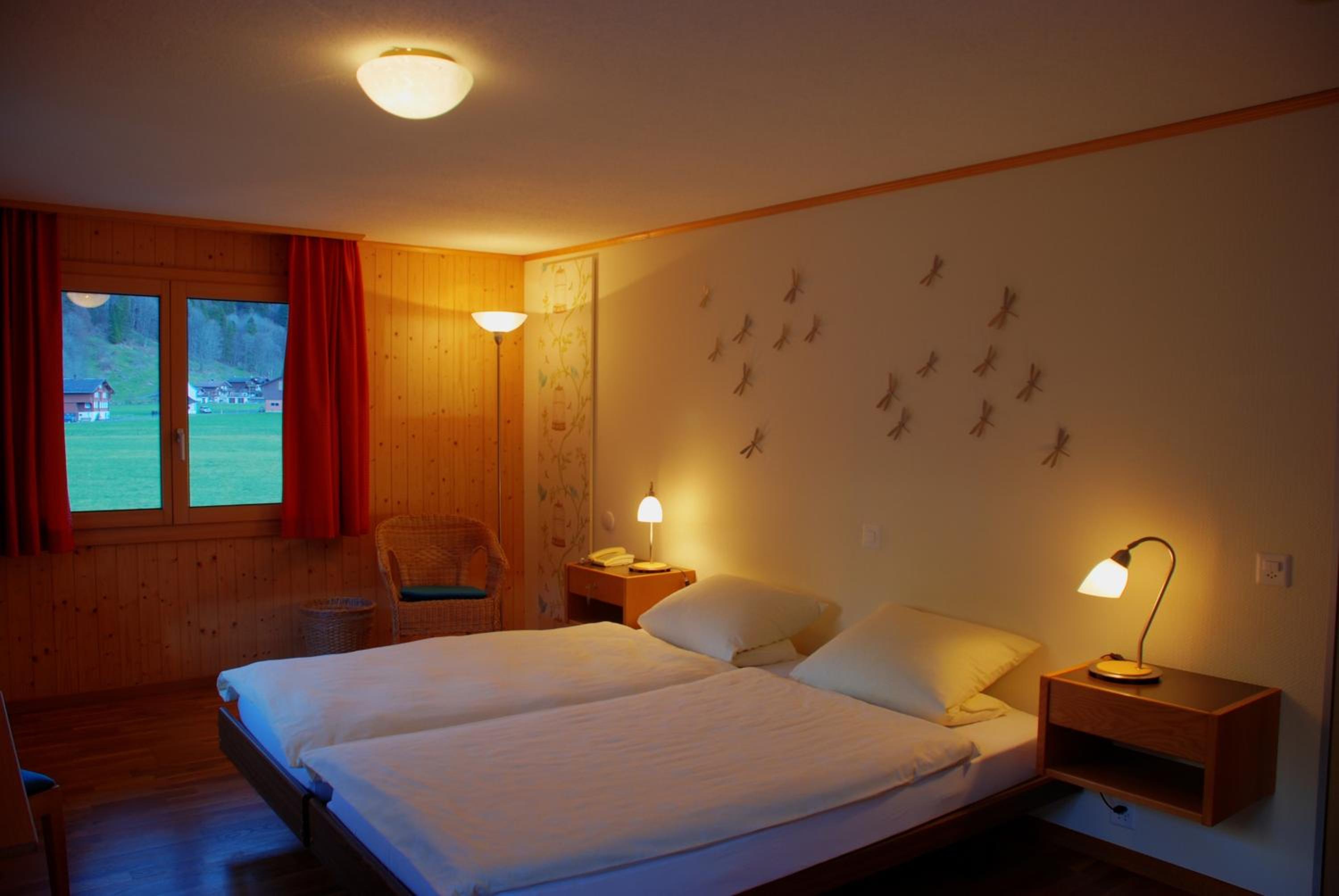 Large Double Room - Photo 7
