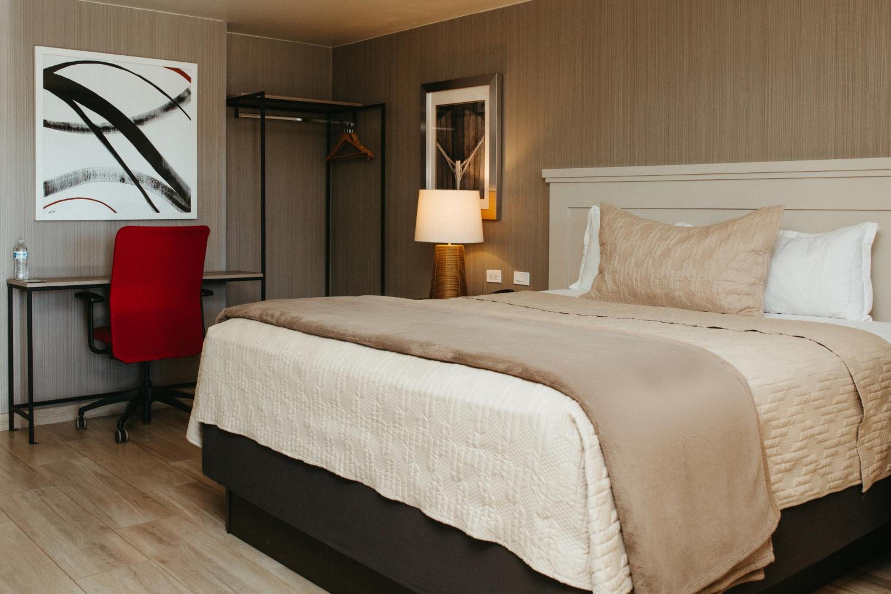 Deluxe King Suite
