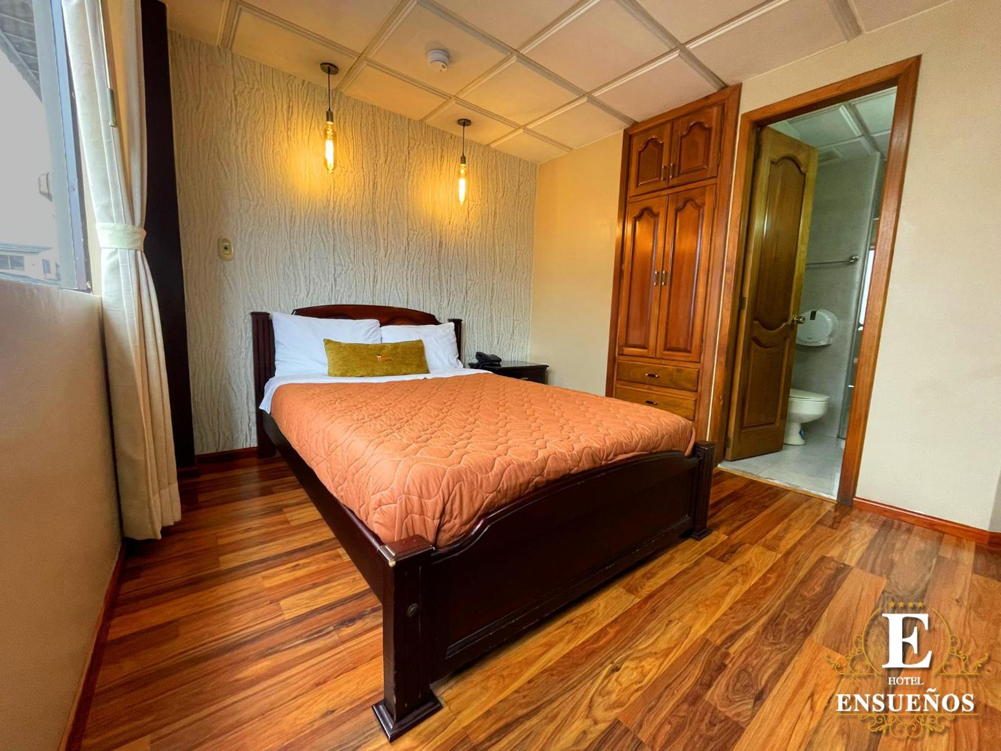 Double Room with Private Bathroom photo 3