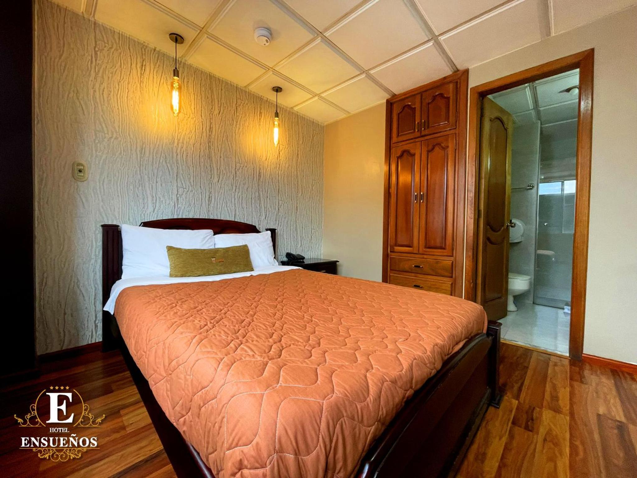 Double Room with Private Bathroom photo 1
