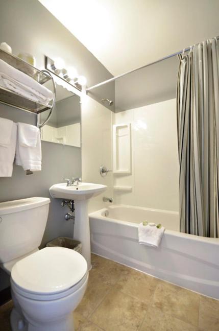 Double Room with Two Double Beds - Photo 4