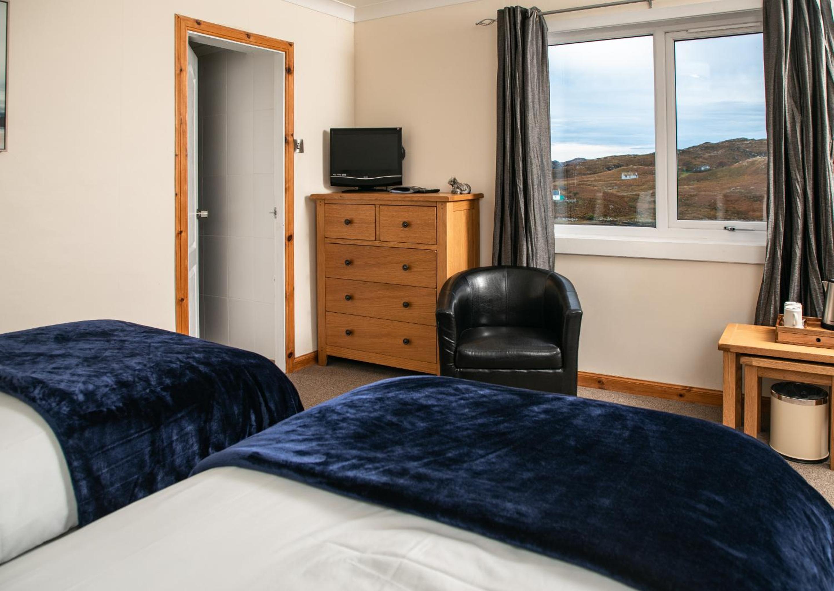 Twin Room with Private Bathroom photo 2