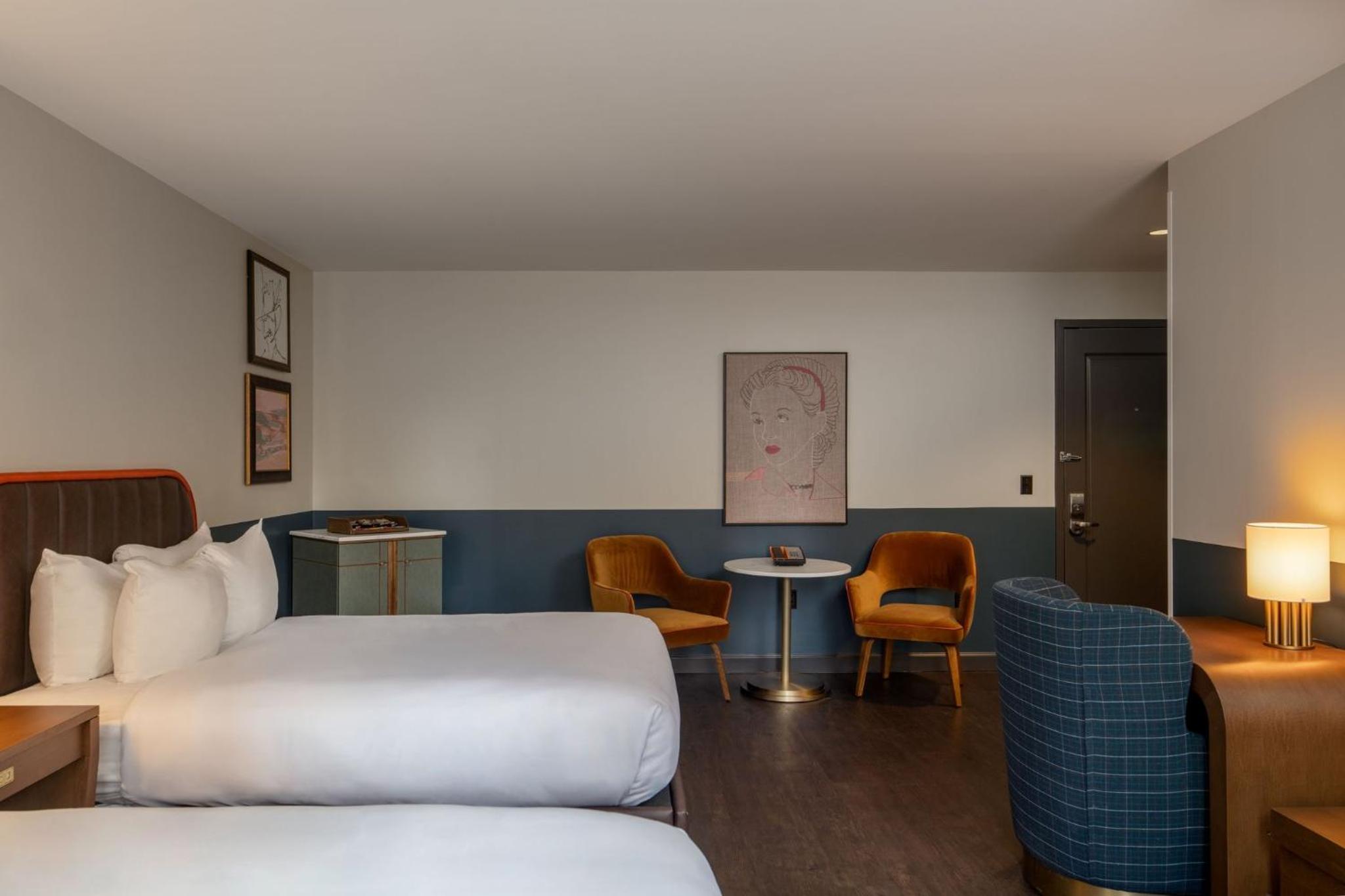 Premium Queen Room with Two Queen Beds and City View - High Floor - Photo 4