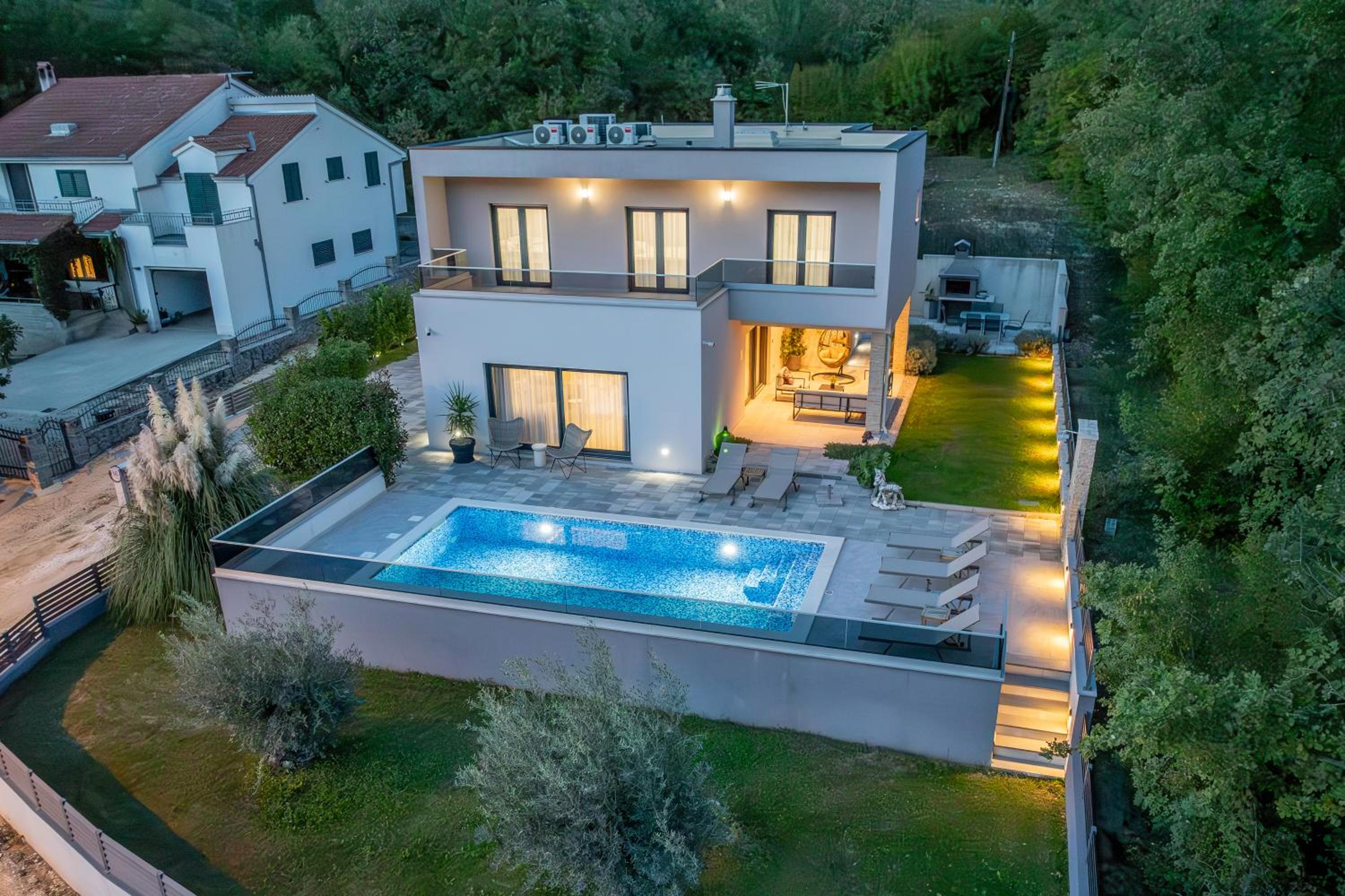 Villa photo 2