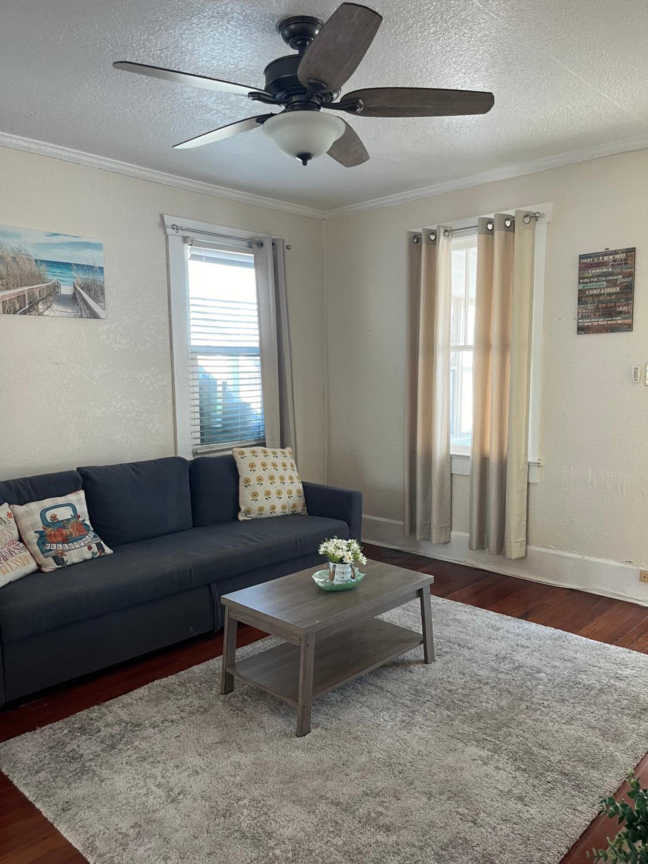 One-Bedroom House photo 1