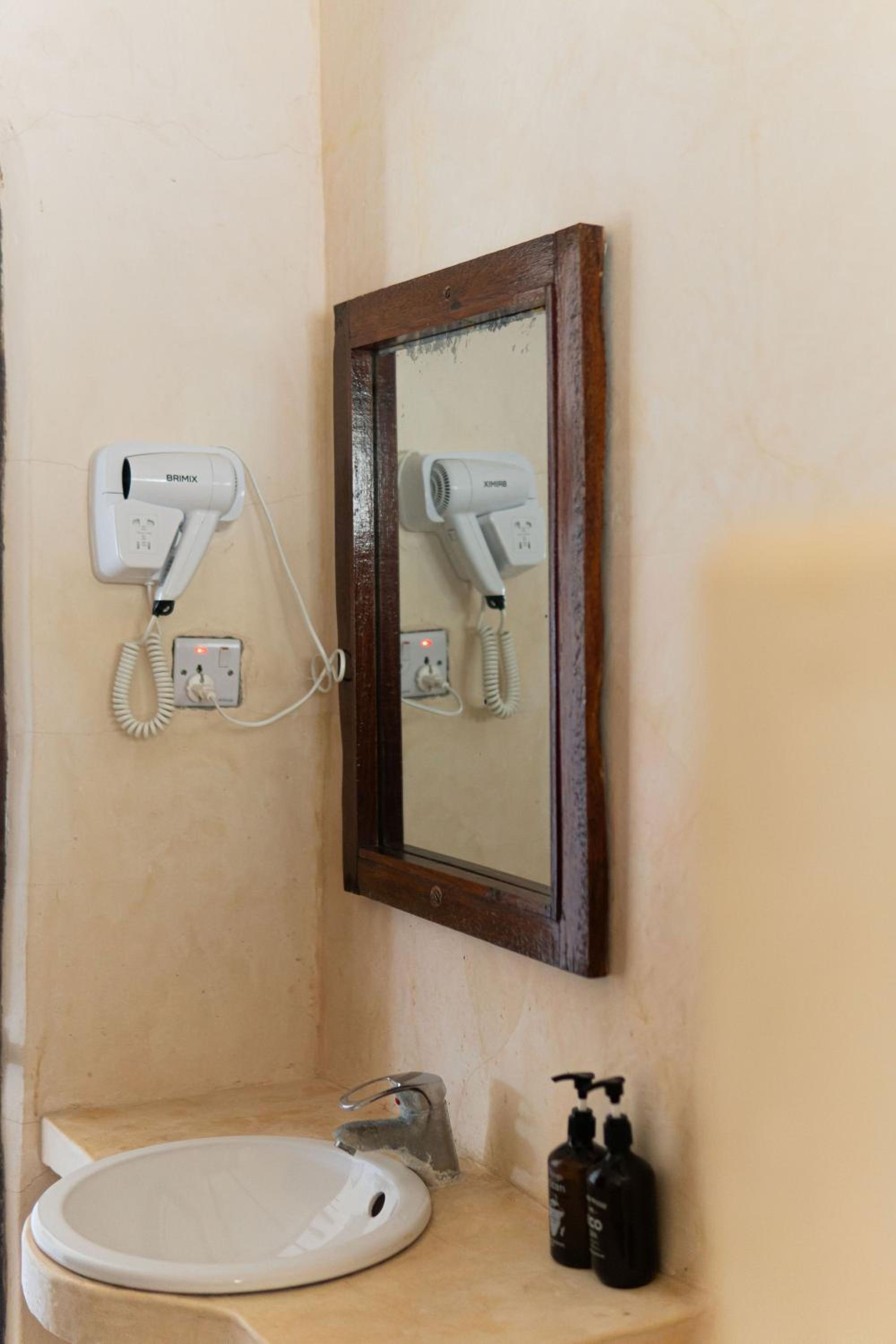 Double Room with Sea View - Photo 10