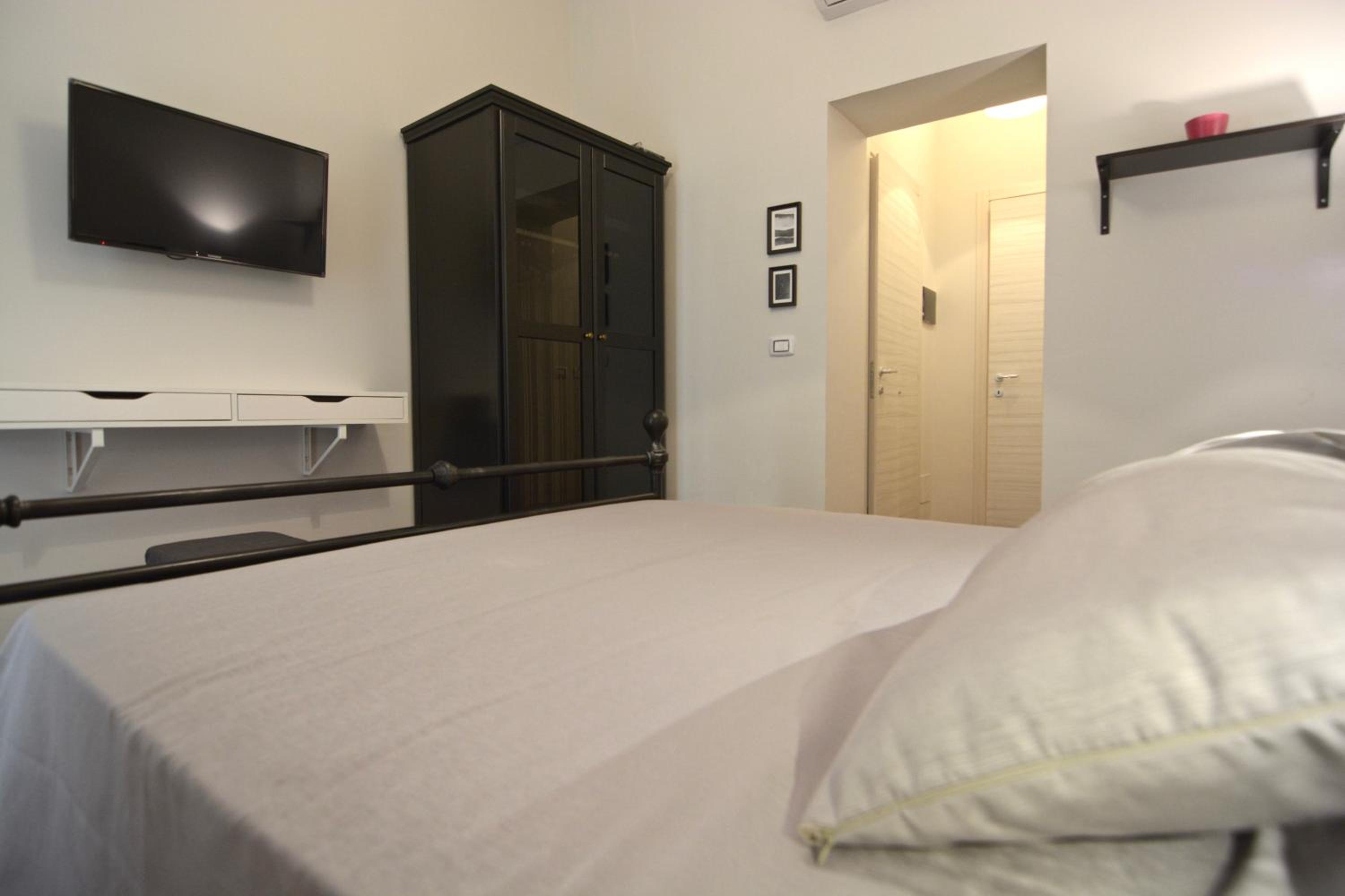 Deluxe Room - Photo 6