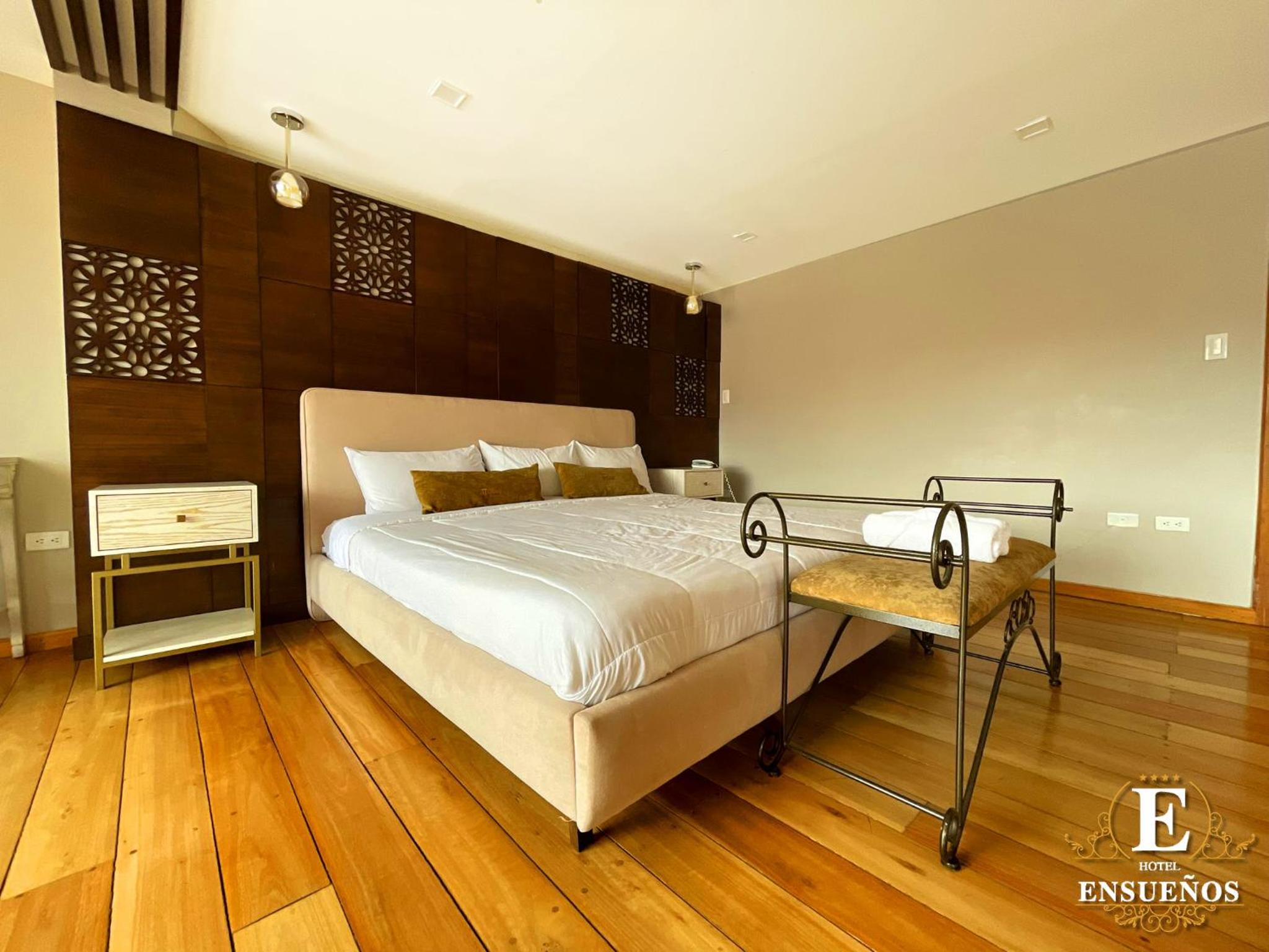 Deluxe Suite with Spa Bath photo 1