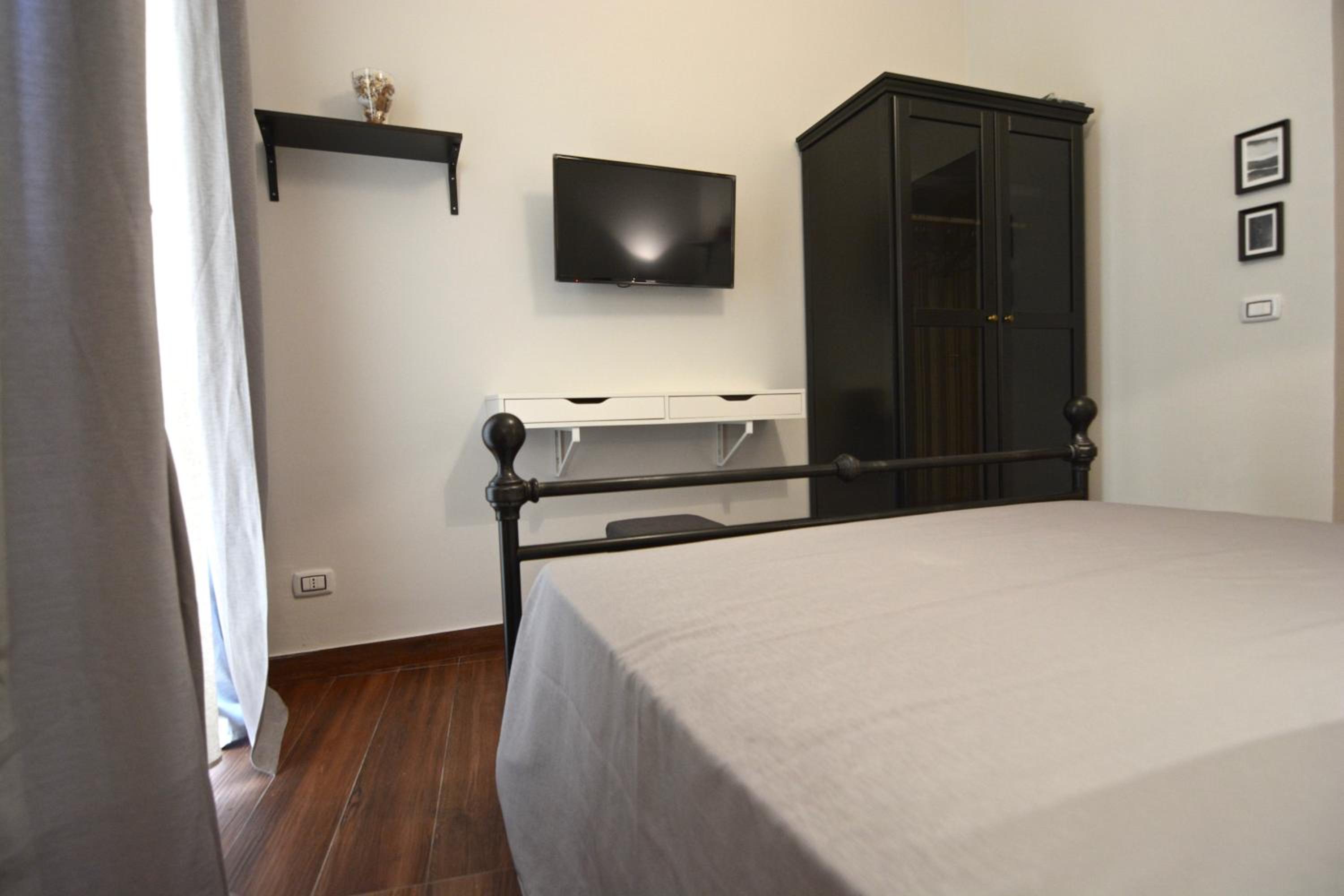 Deluxe Room - Photo 3